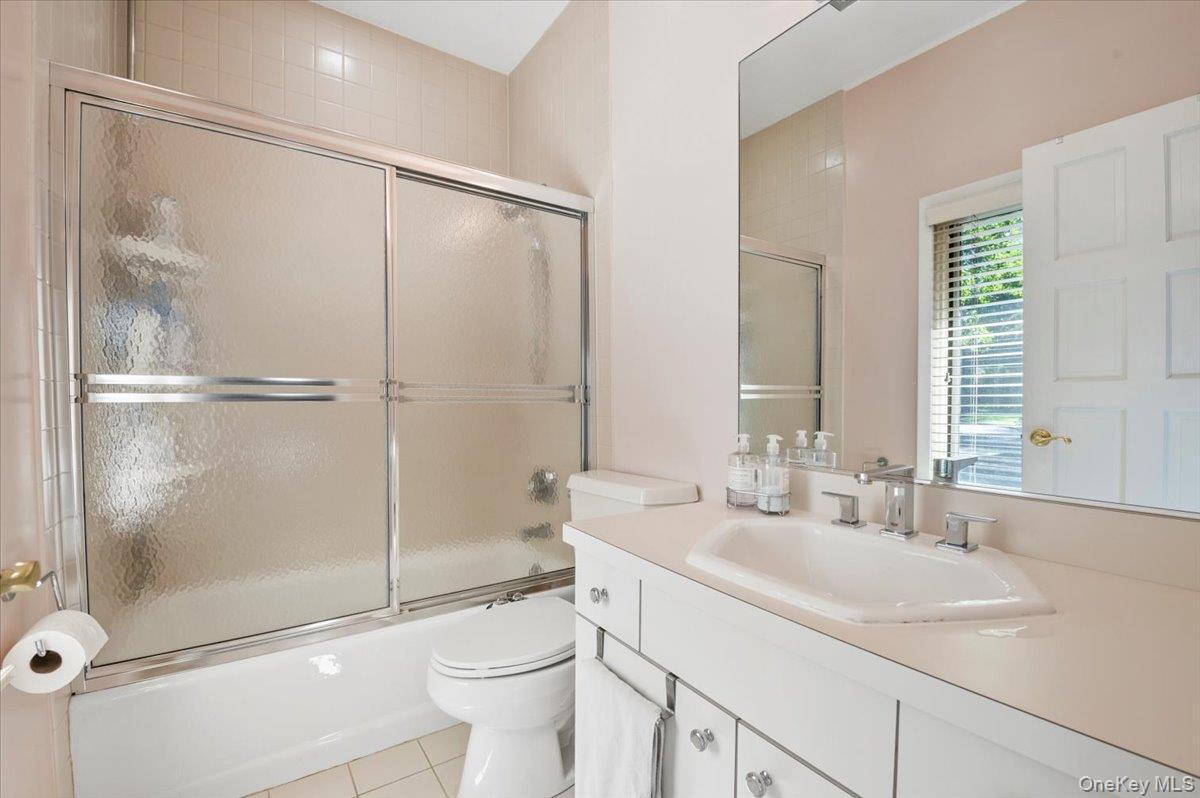 Single Family Ridge Nassau County, NY 11545, MLS-921399-28