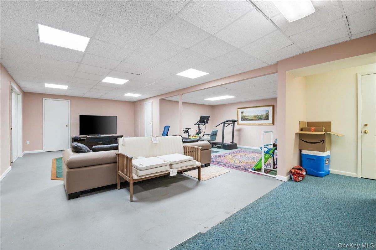 Single Family Ridge Nassau County, NY 11545, MLS-921399-29