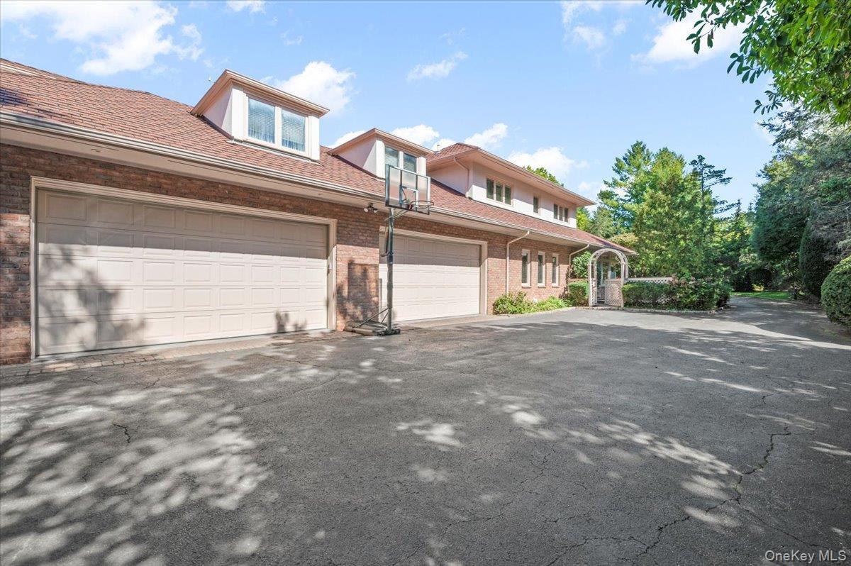 Single Family Ridge Nassau County, NY 11545, MLS-921399-40