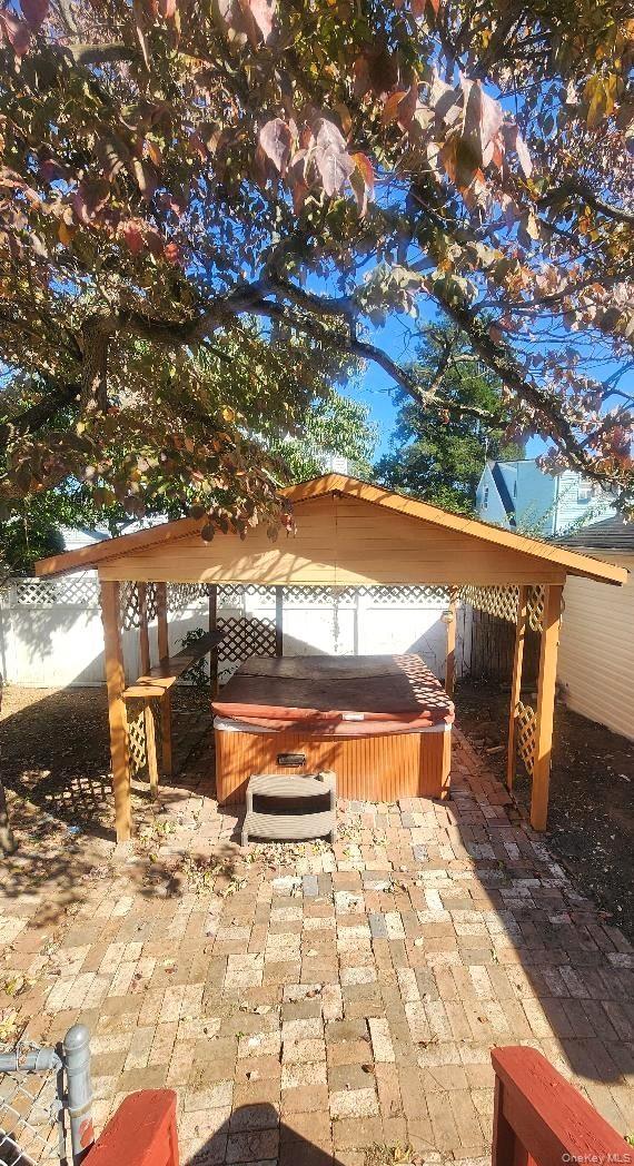 Single Family Clarendon  Nassau County, NY 11553, MLS-921400-21