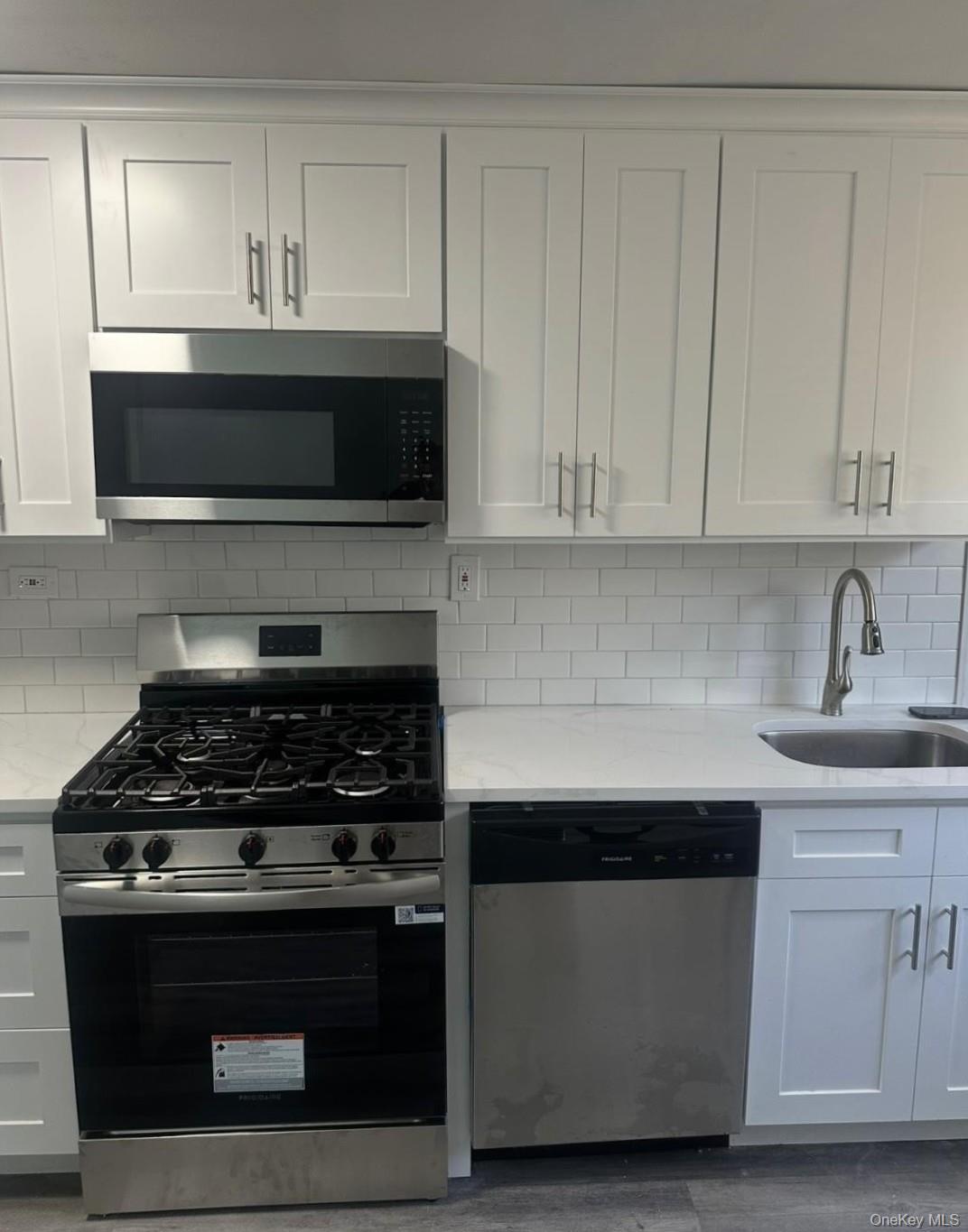 Single Family Clarendon  Nassau County, NY 11553, MLS-921400-4