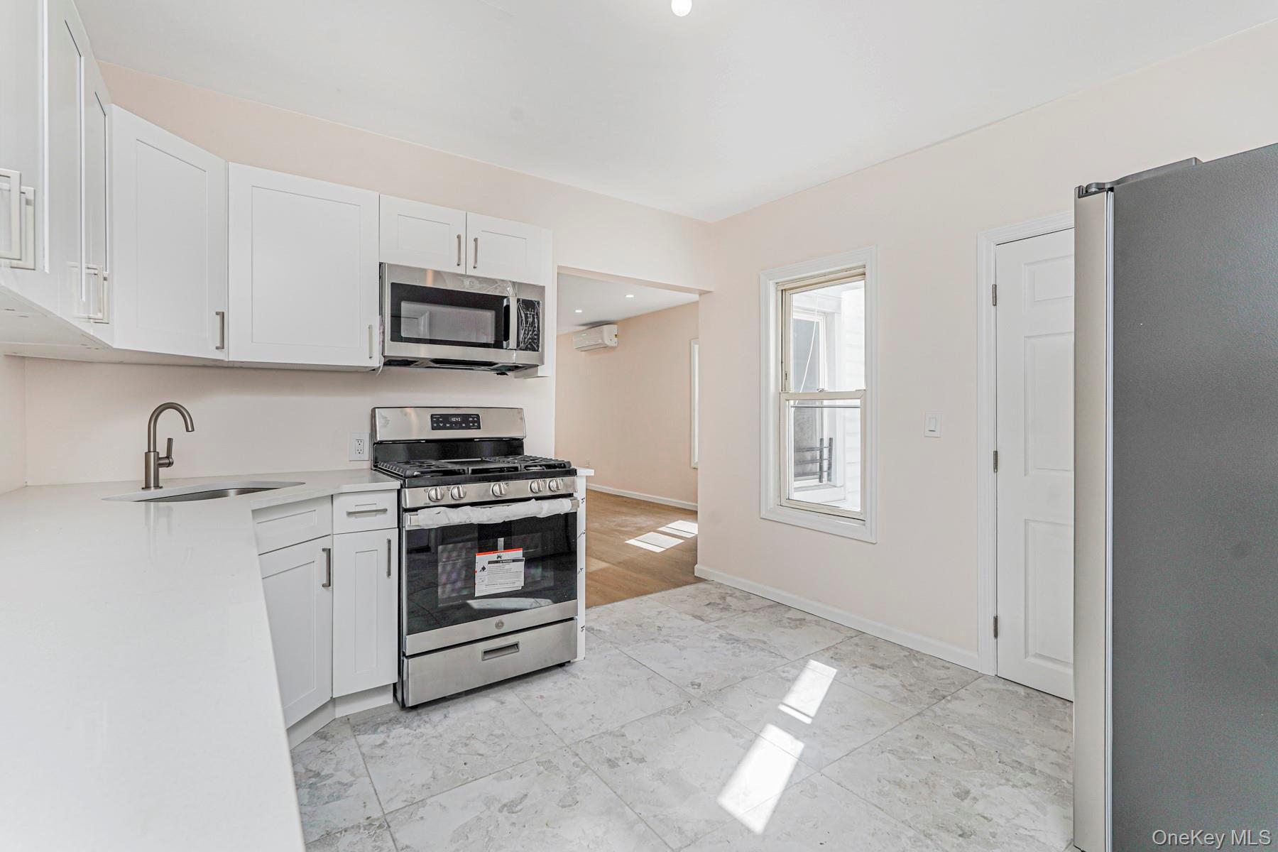 Single Family Lockman Staten Island, NY 10303, MLS-921401-10