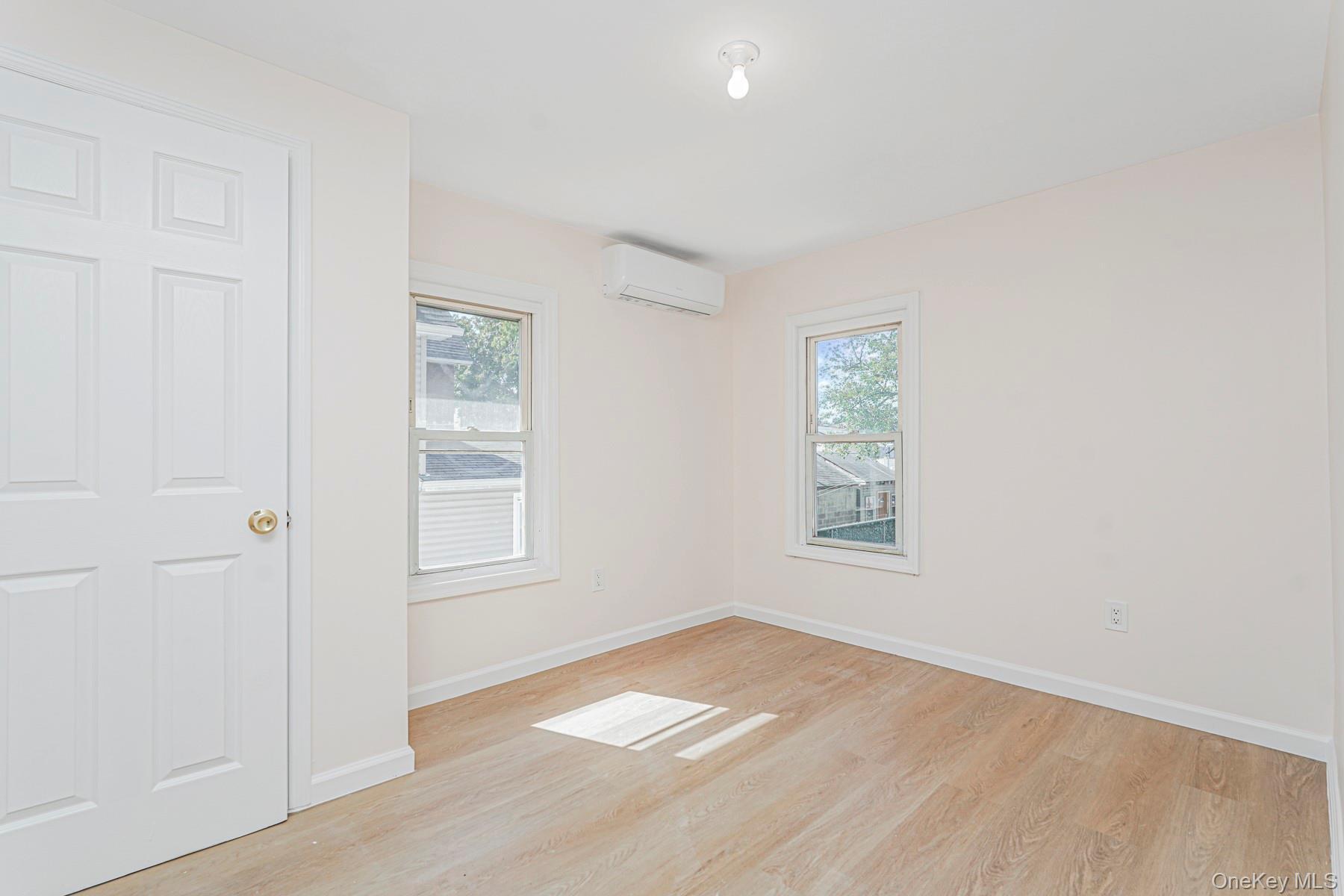 Single Family Lockman Staten Island, NY 10303, MLS-921401-16