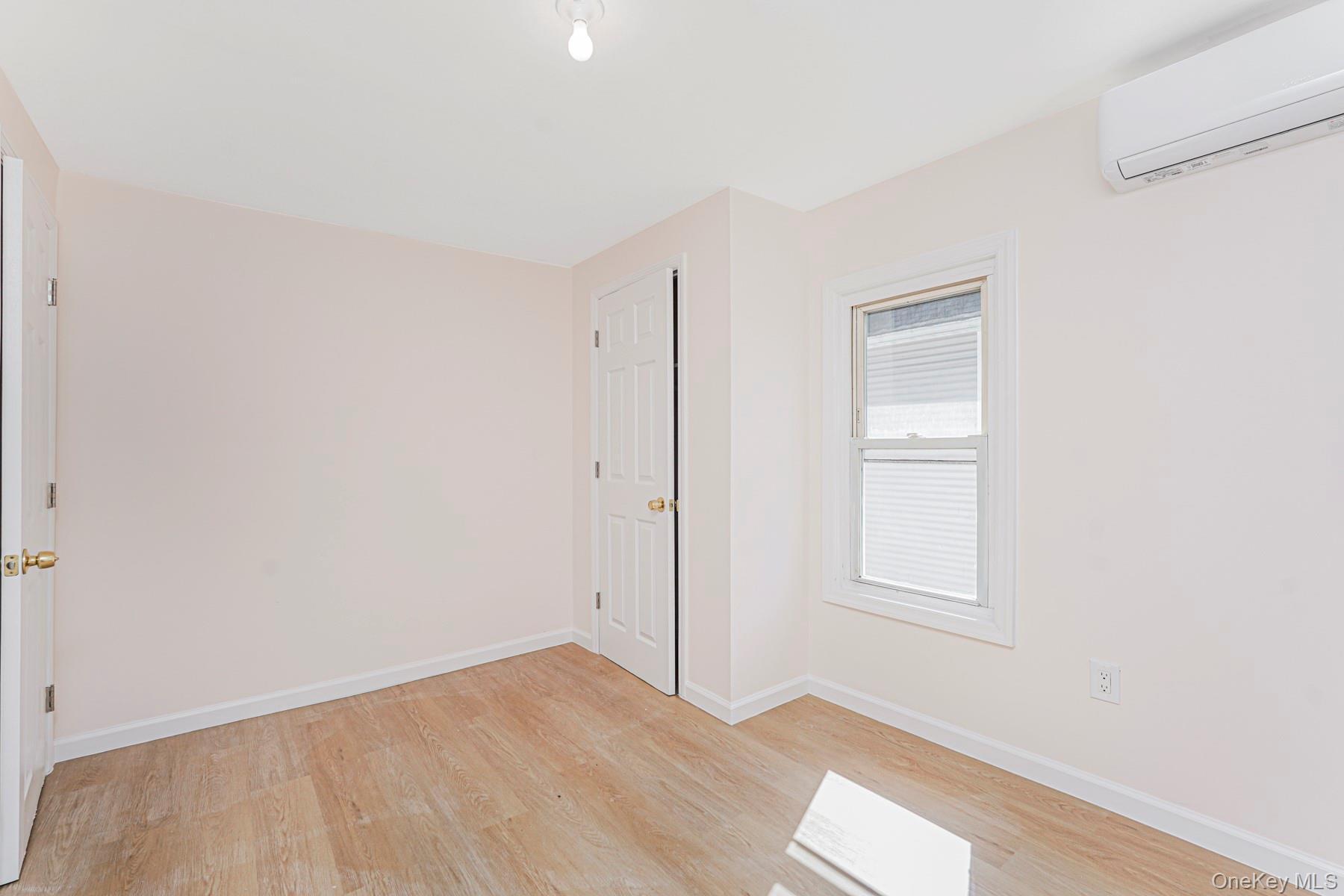 Single Family Lockman Staten Island, NY 10303, MLS-921401-17