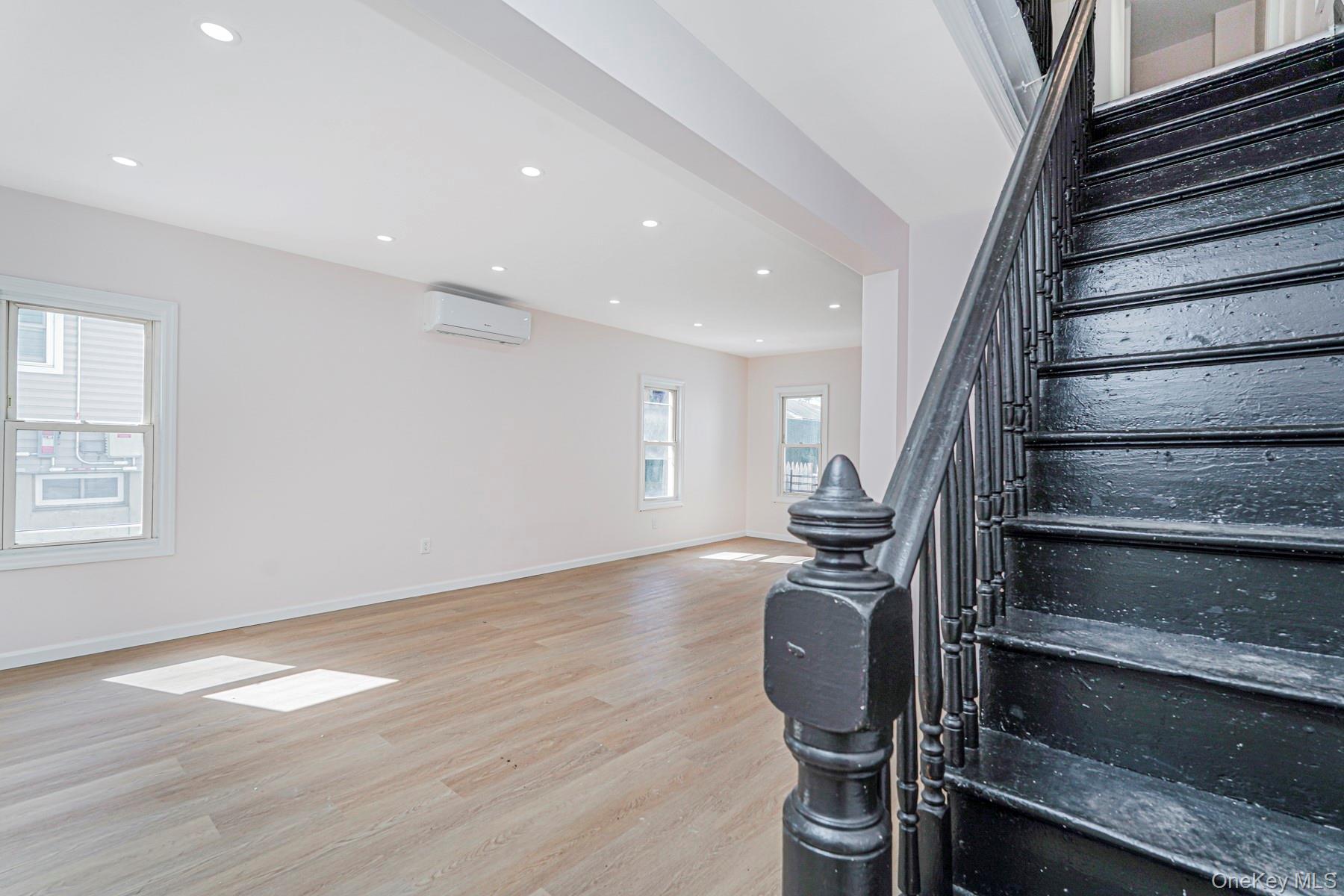 Single Family Lockman Staten Island, NY 10303, MLS-921401-3