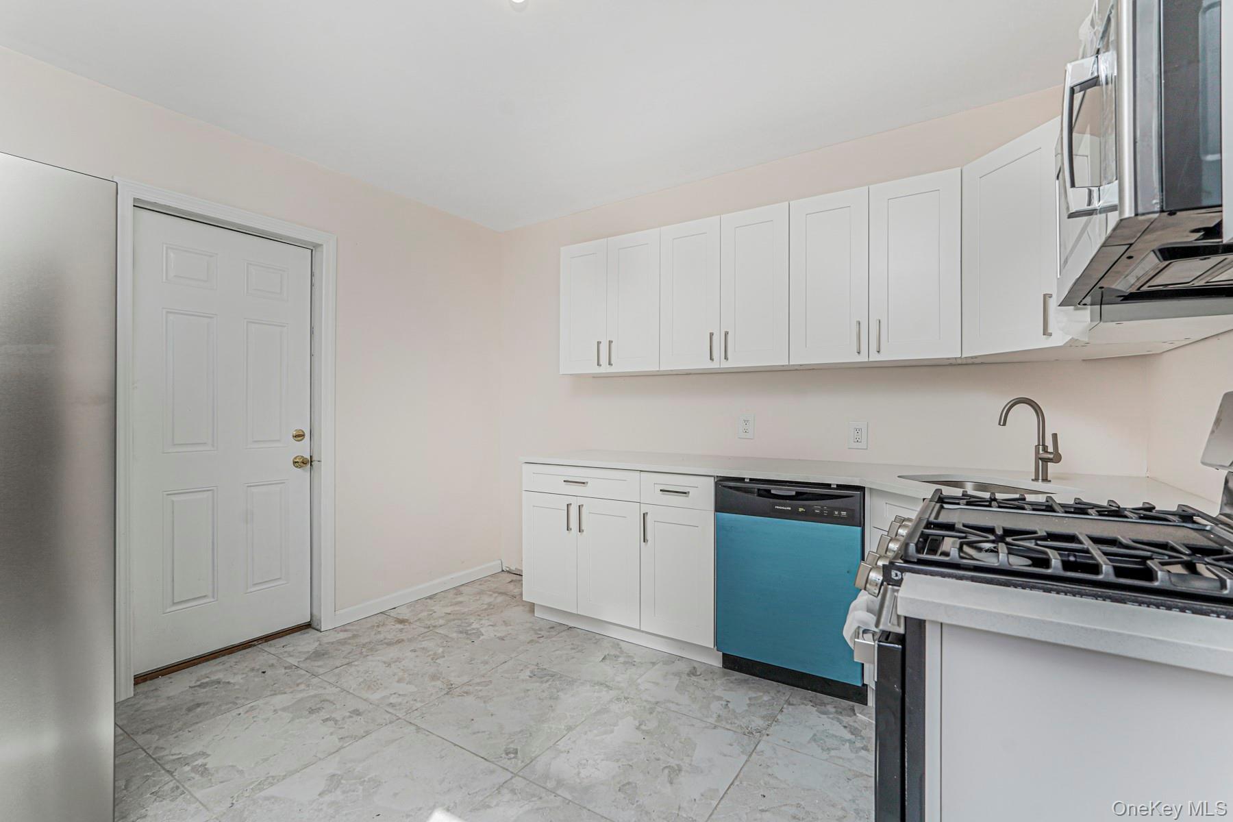 Single Family Lockman Staten Island, NY 10303, MLS-921401-8