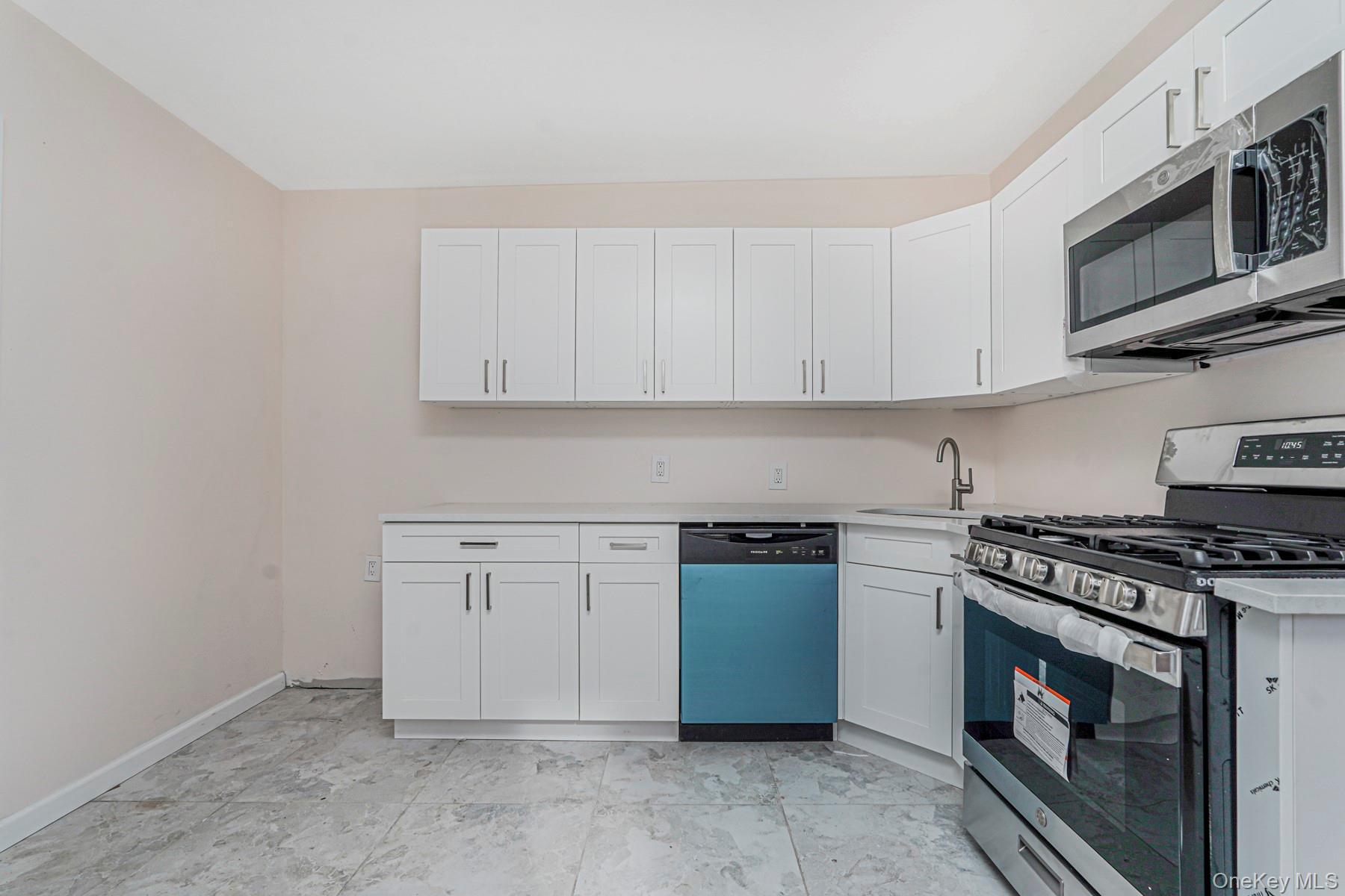 Single Family Lockman Staten Island, NY 10303, MLS-921401-9