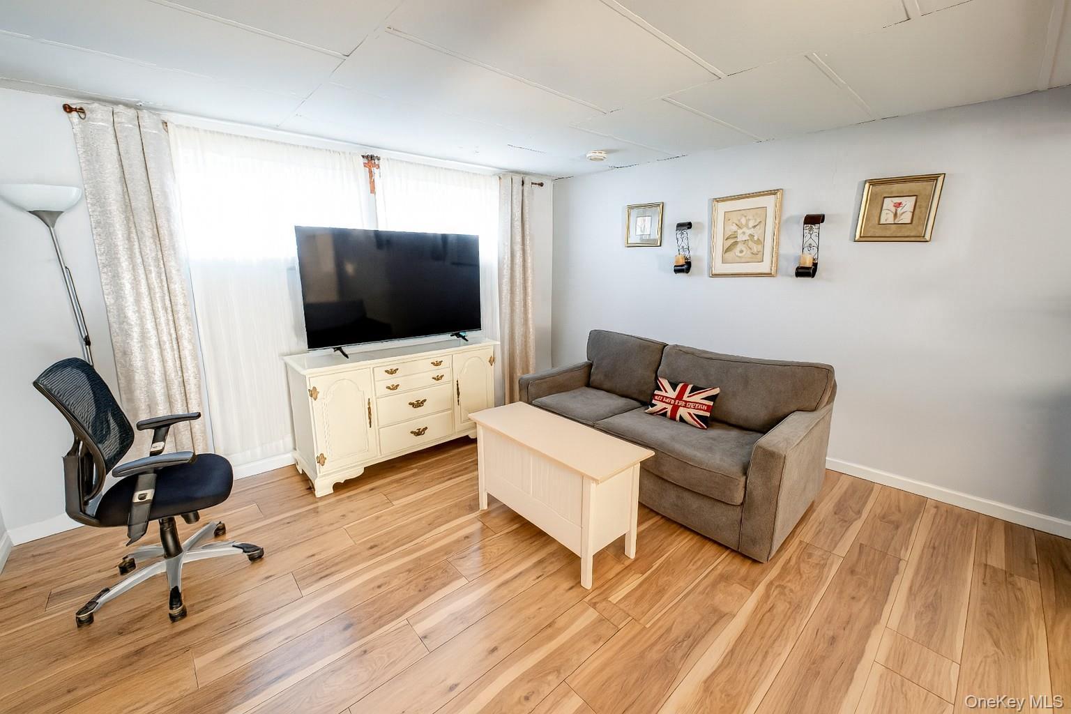 Single Family Wellwood  Suffolk County, NY 11757, MLS-921407-12