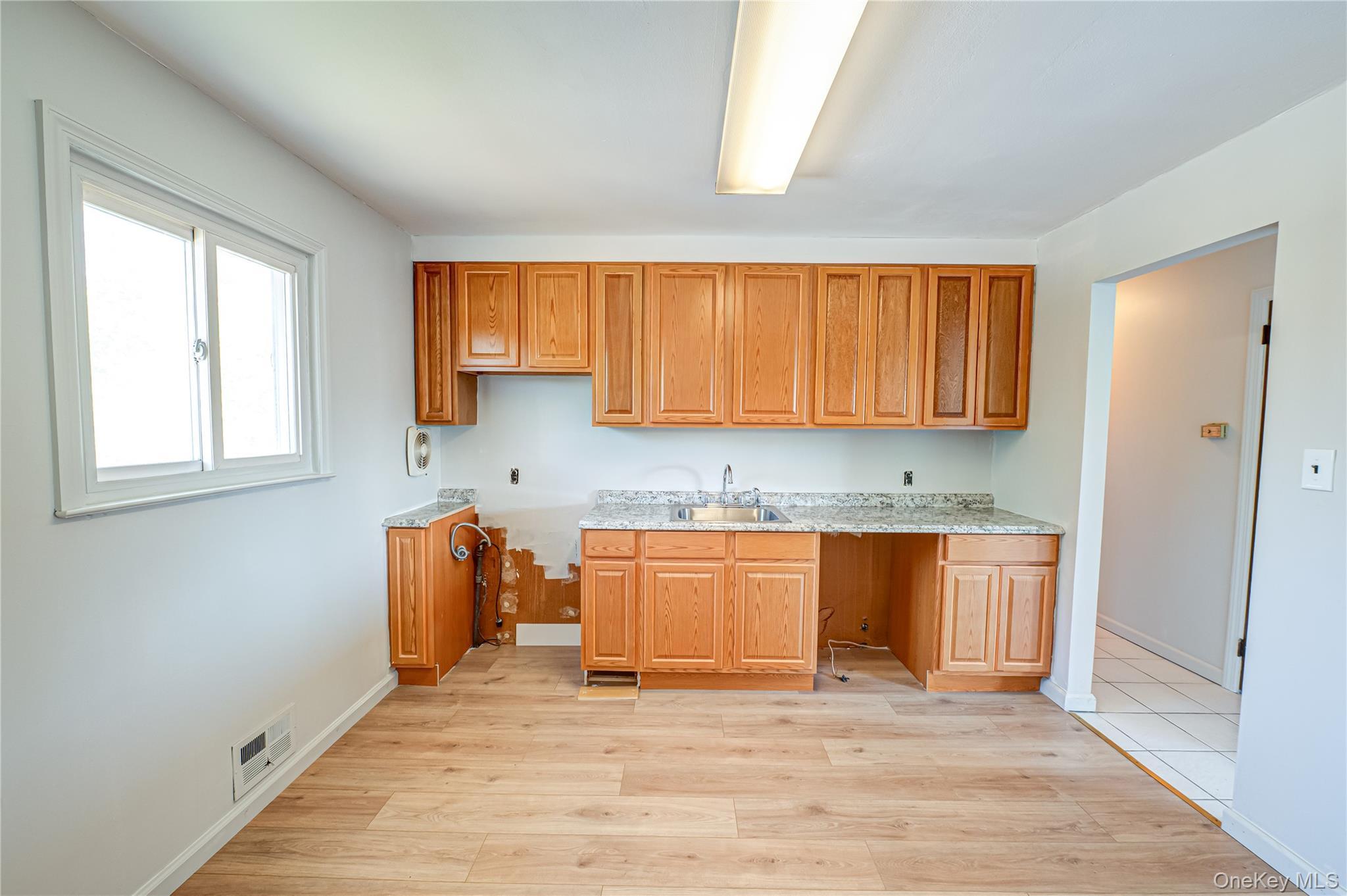 Single Family Wellwood  Suffolk County, NY 11757, MLS-921407-4