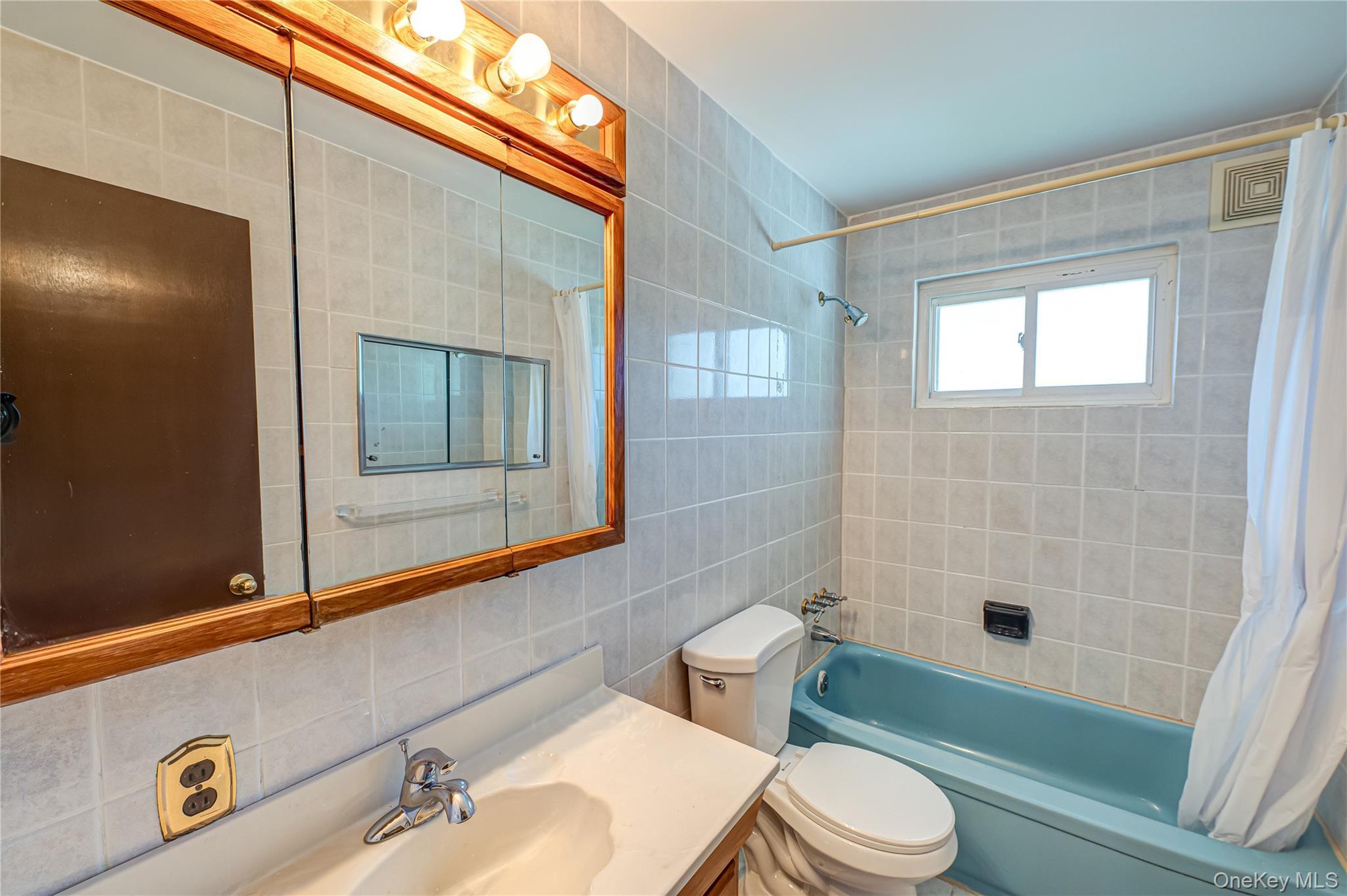 Single Family Wellwood  Suffolk County, NY 11757, MLS-921407-5