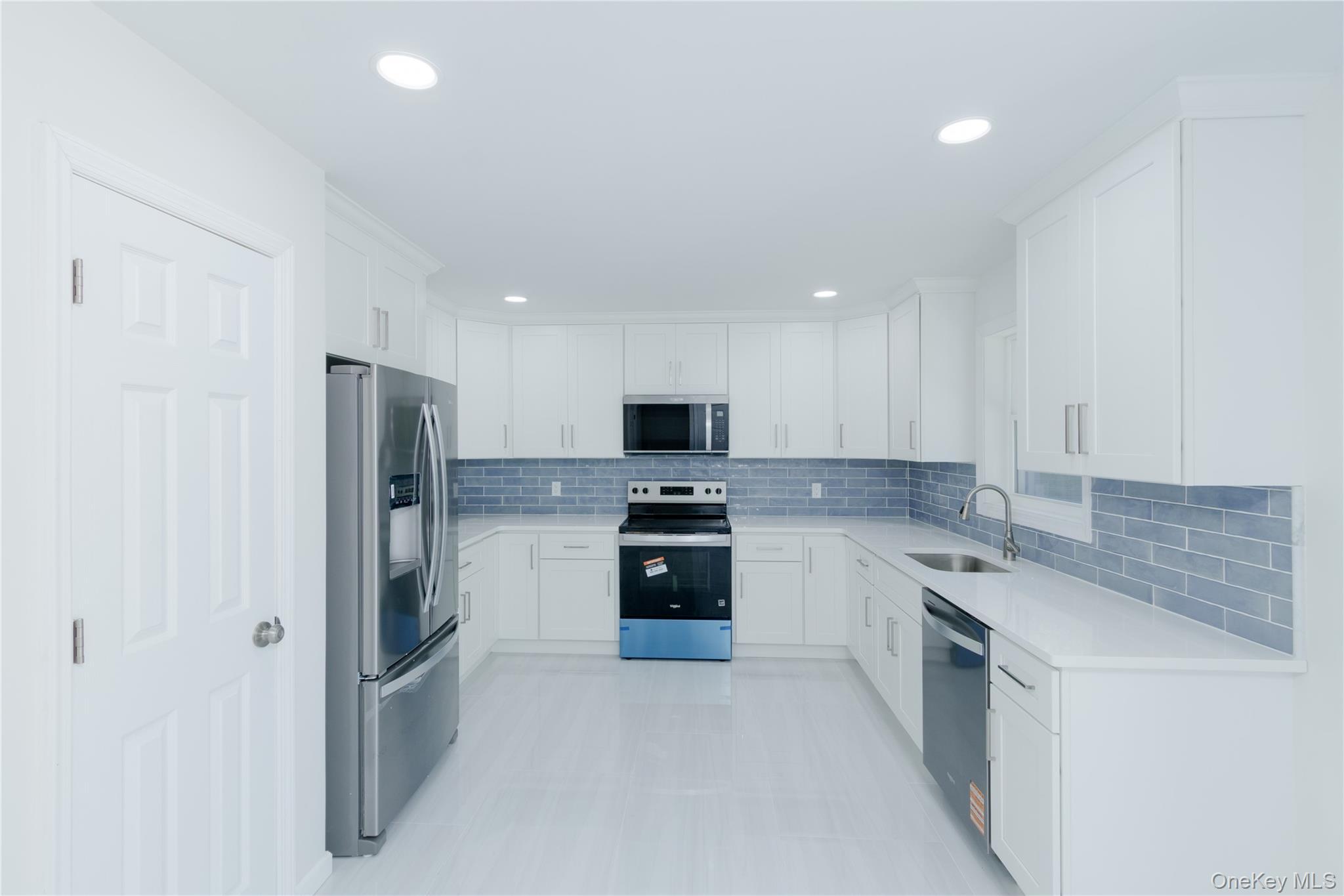 Single Family Mckinley Suffolk County, NY 11951, MLS-921414-16