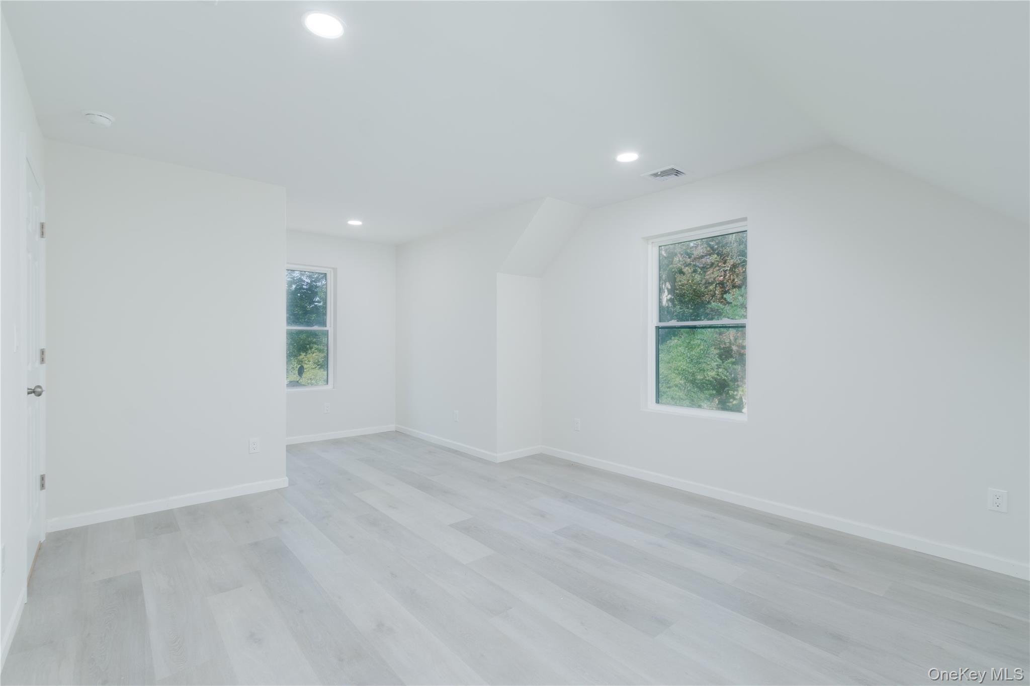 Single Family Mckinley Suffolk County, NY 11951, MLS-921414-27