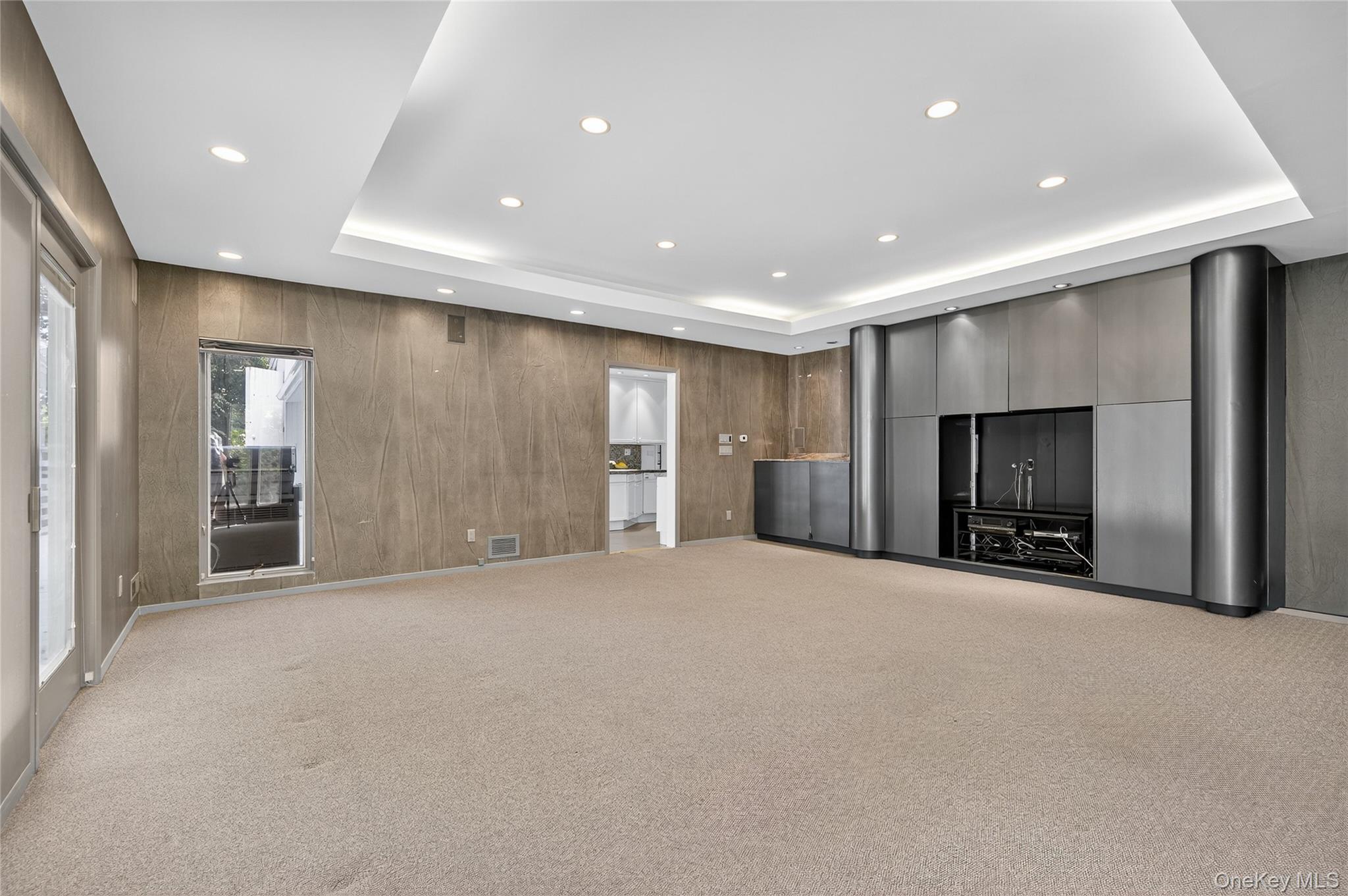 Single Family Hummingbird Nassau County, NY 11576, MLS-921424-10