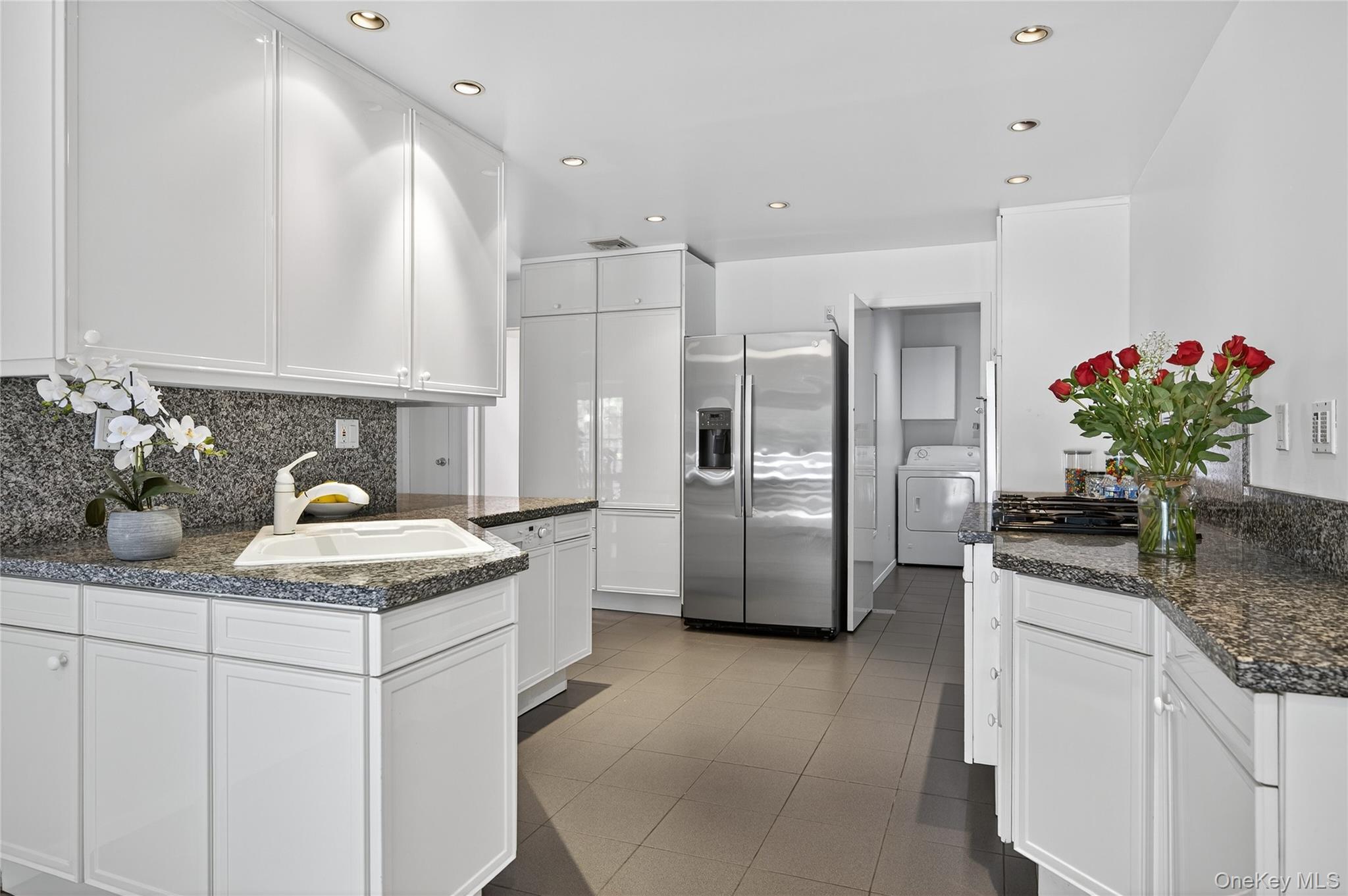 Single Family Hummingbird Nassau County, NY 11576, MLS-921424-11