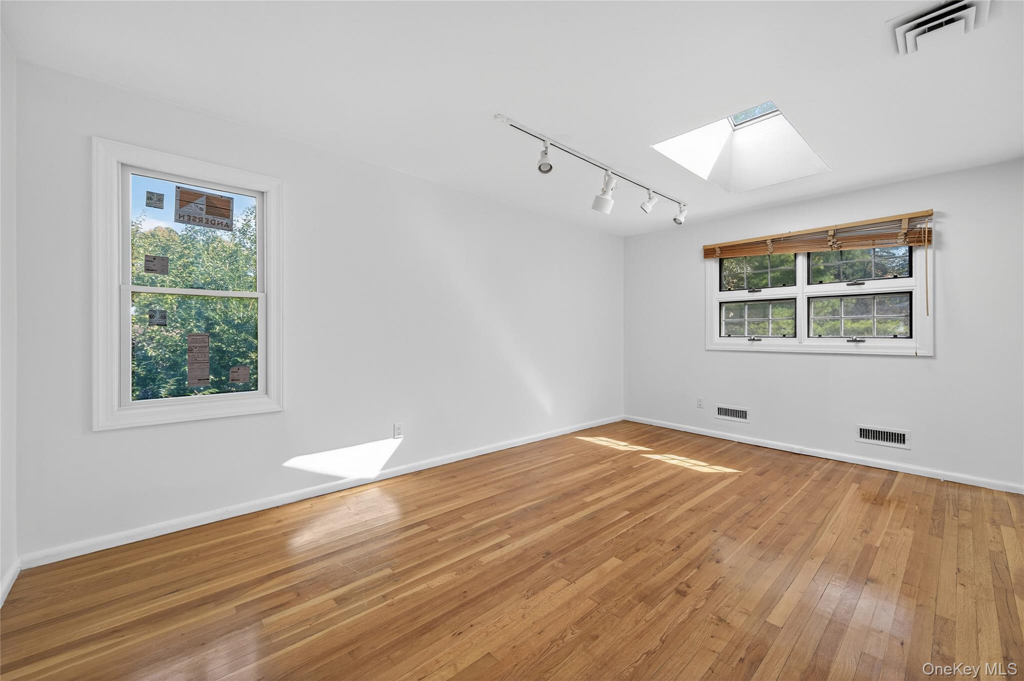 Single Family Hummingbird Nassau County, NY 11576, MLS-921424-22