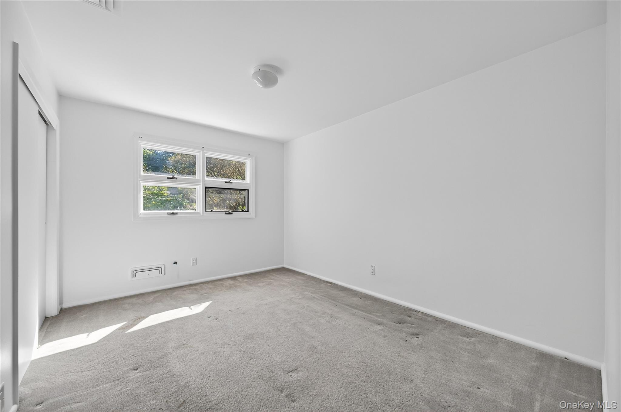 Single Family Hummingbird Nassau County, NY 11576, MLS-921424-23