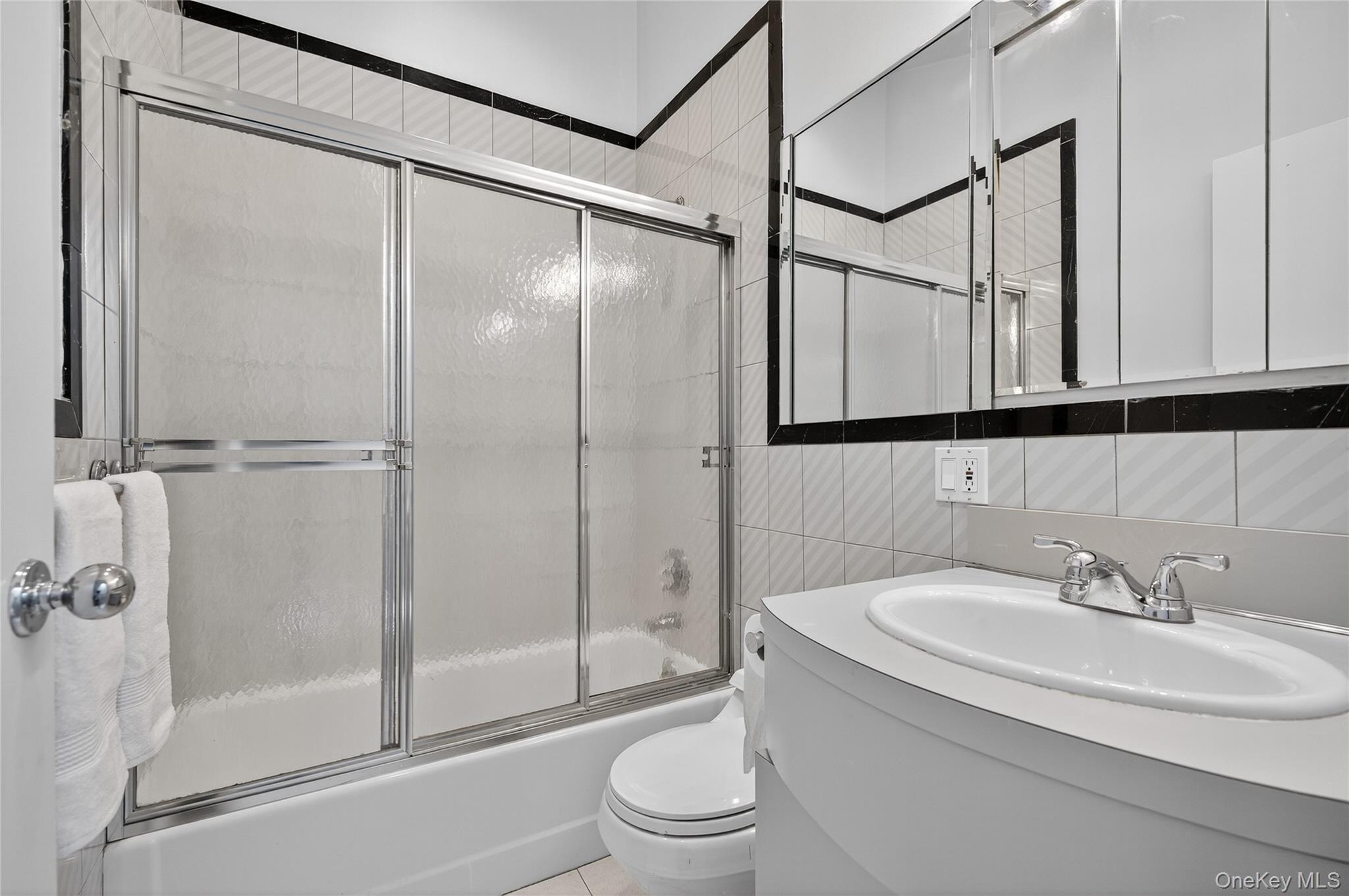 Single Family Hummingbird Nassau County, NY 11576, MLS-921424-25