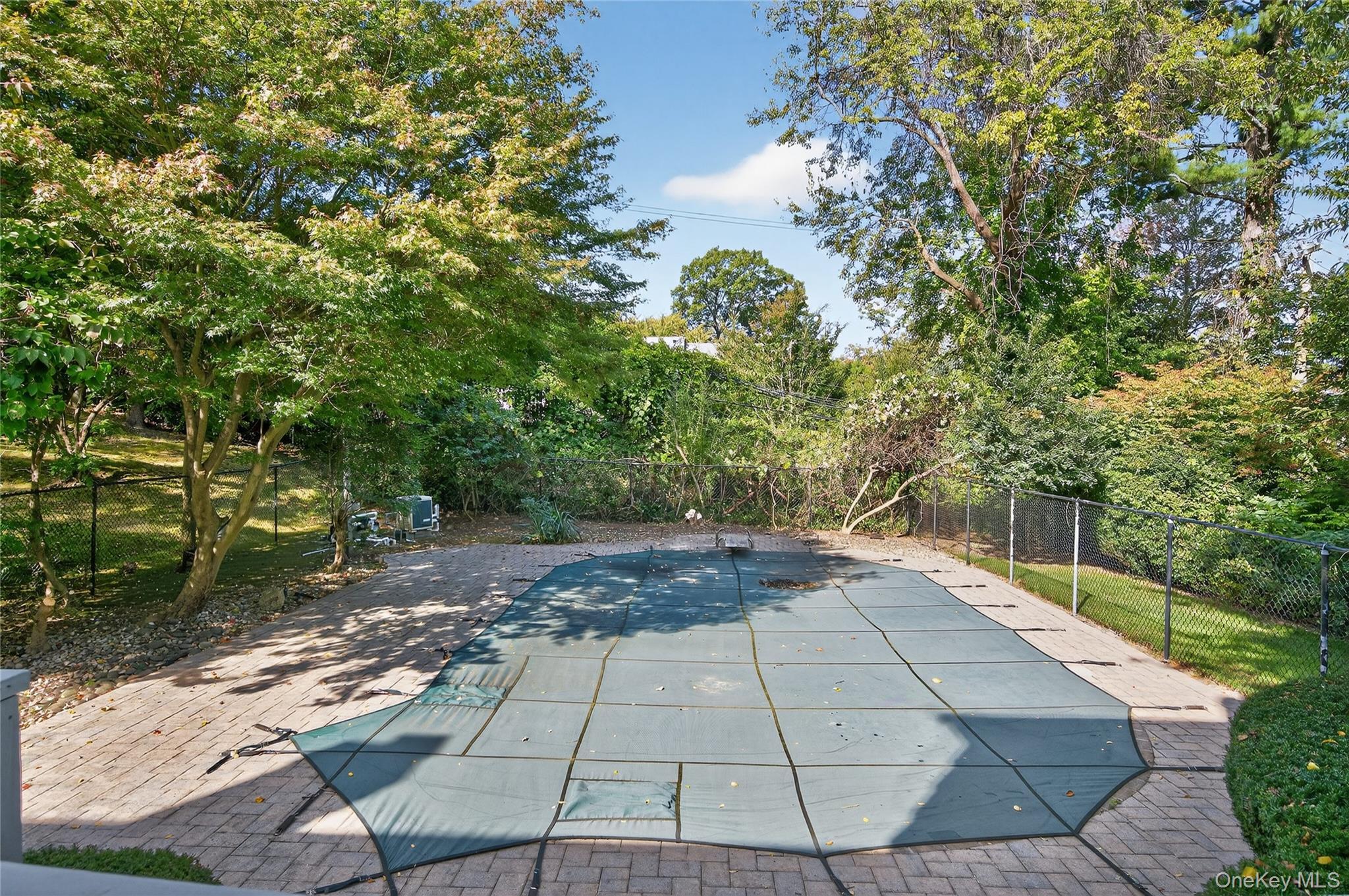 Single Family Hummingbird Nassau County, NY 11576, MLS-921424-33