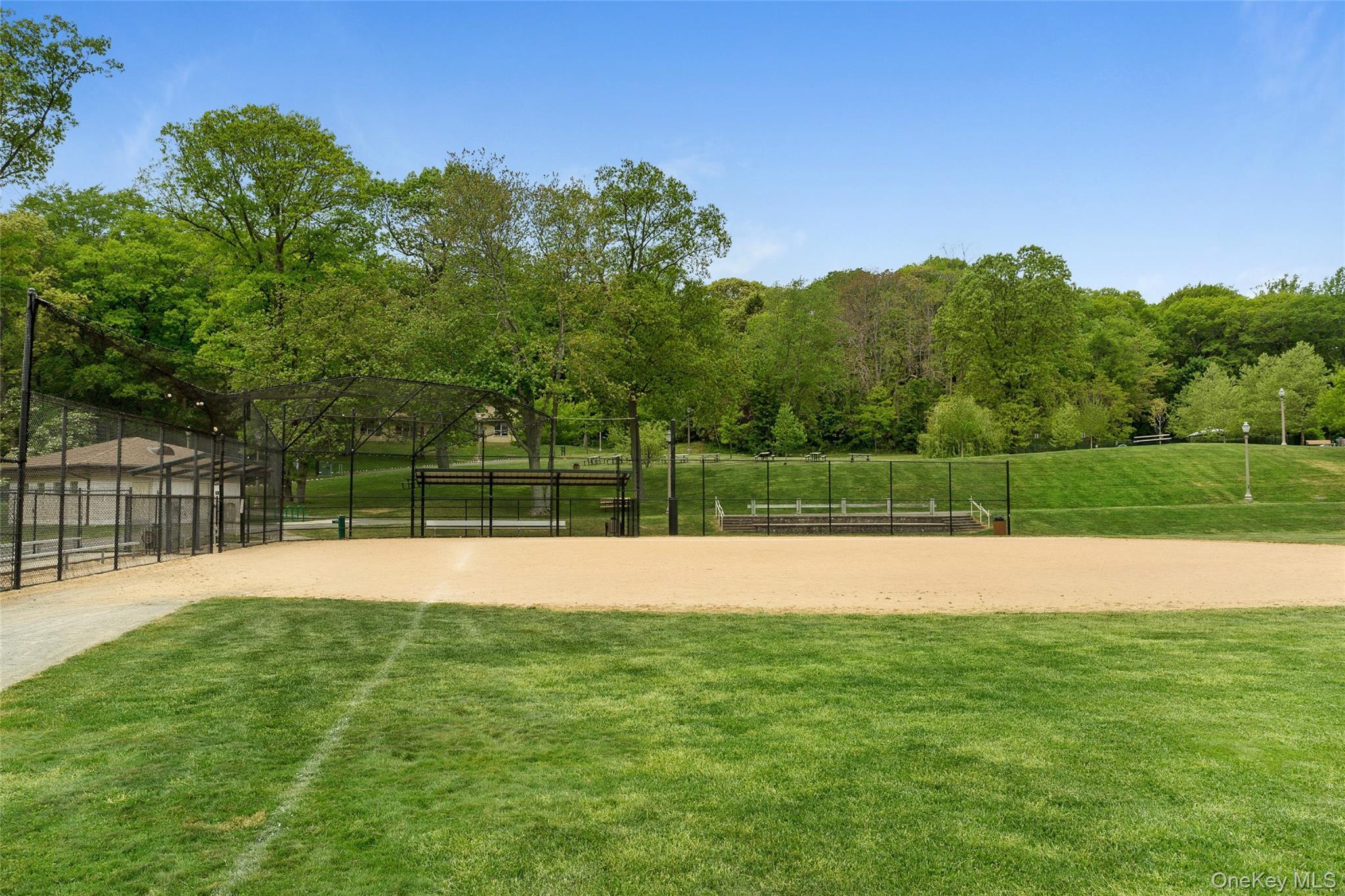 Single Family Hummingbird Nassau County, NY 11576, MLS-921424-39