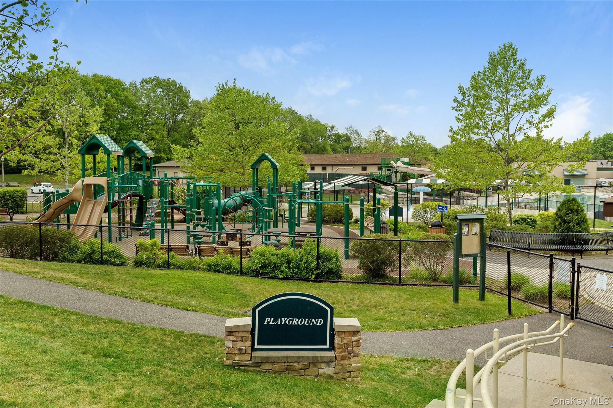 Single Family Hummingbird Nassau County, NY 11576, MLS-921424-41