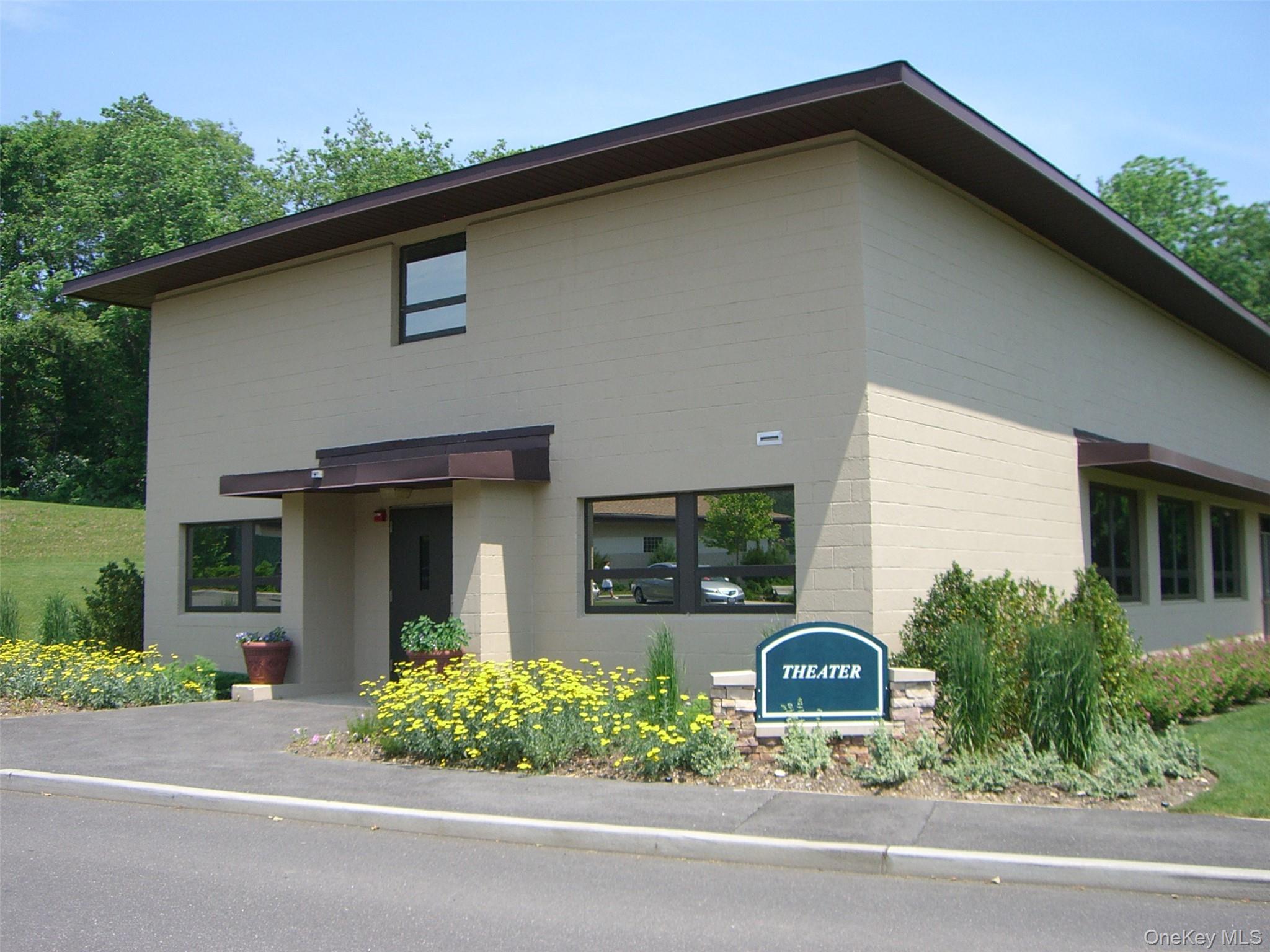 Single Family Hummingbird  Nassau County, NY 11576, MLS-921424-43