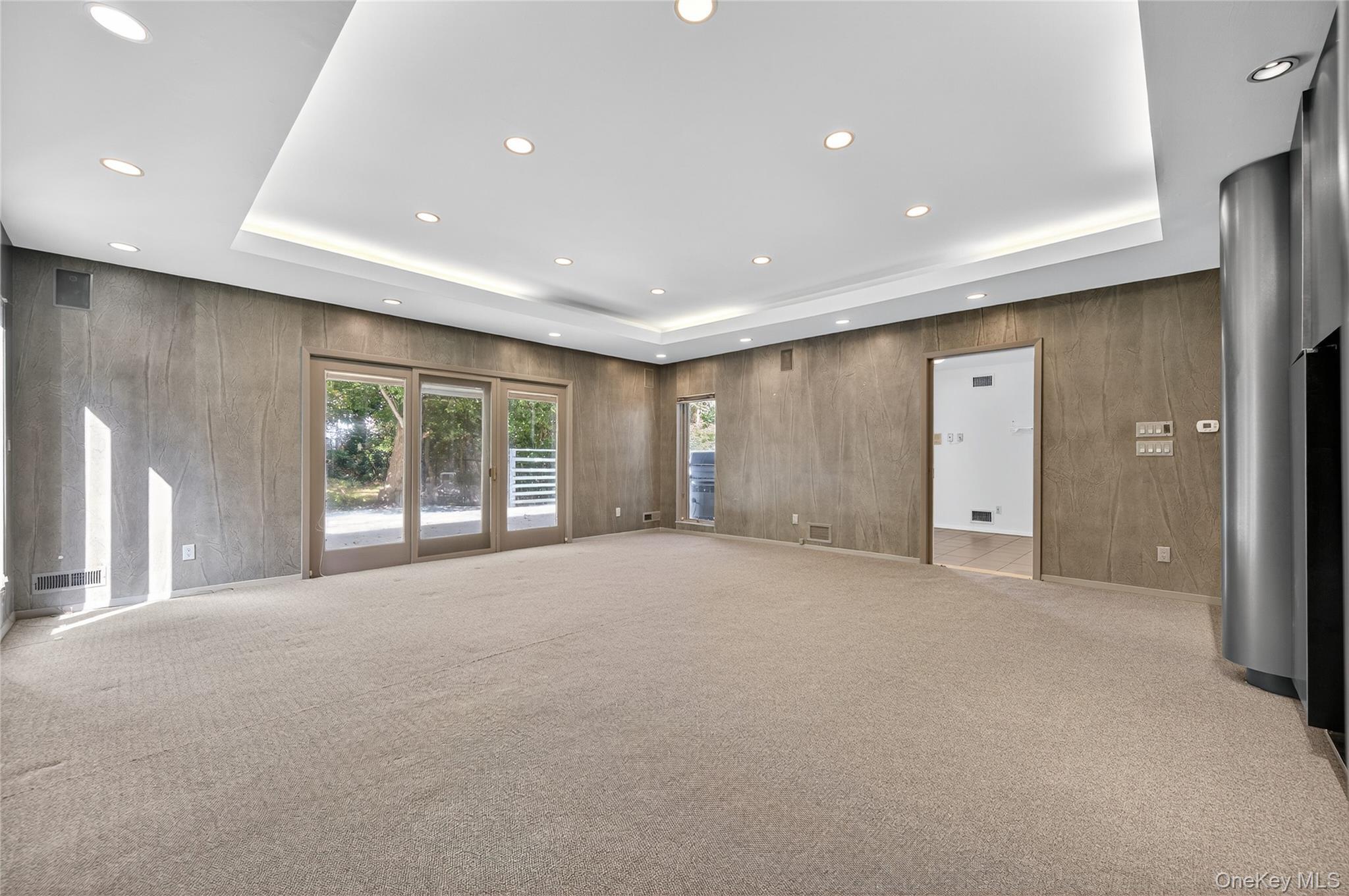 Single Family Hummingbird Nassau County, NY 11576, MLS-921424-9