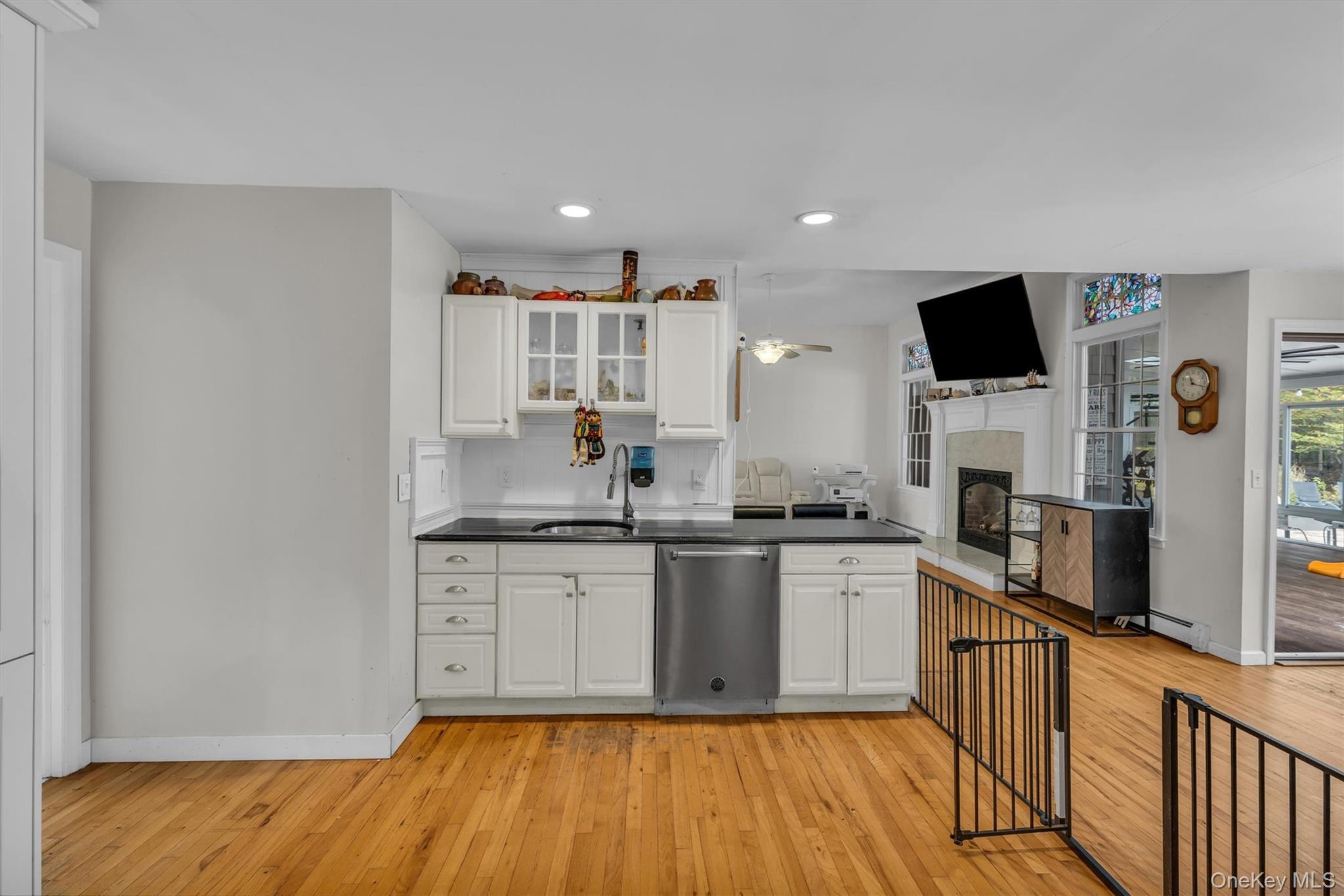 Single Family Woods Suffolk County, NY 11933, MLS-921519-21