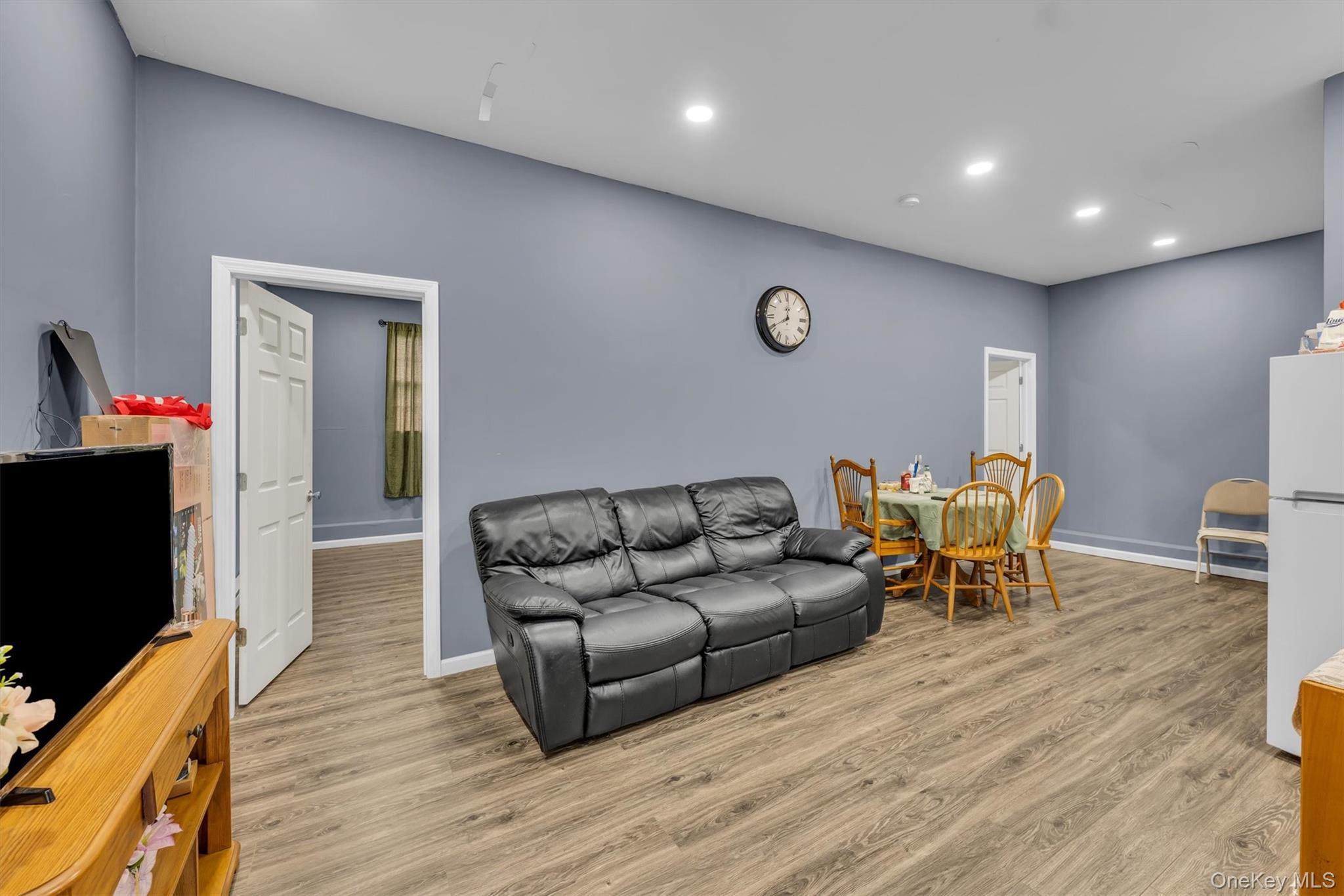 Single Family Woods Suffolk County, NY 11933, MLS-921519-35