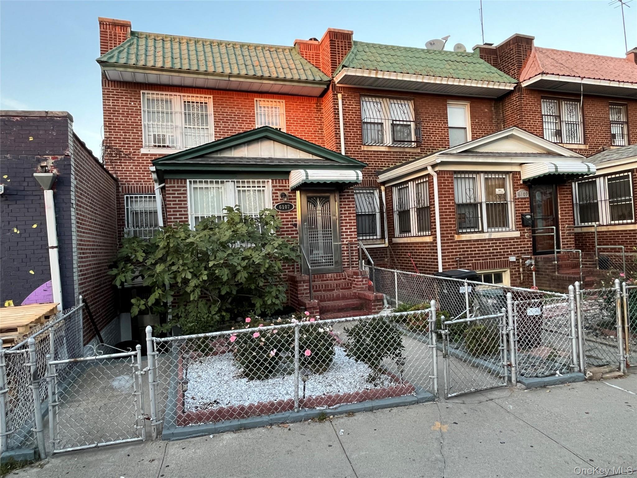 Single Family Saunders  Queens, NY 11374, MLS-921558-3