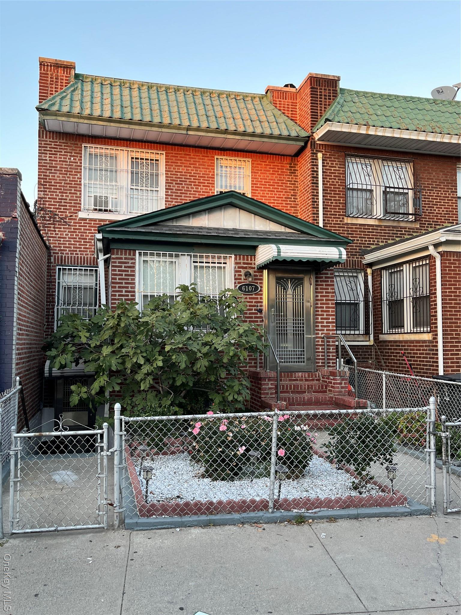 Single Family Saunders  Queens, NY 11374, MLS-921558-4