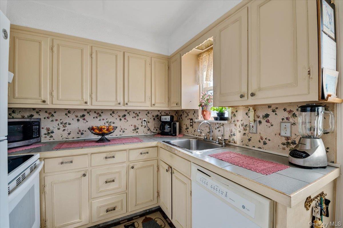 Single Family Mallard  Nassau County, NY 11756, MLS-921587-12