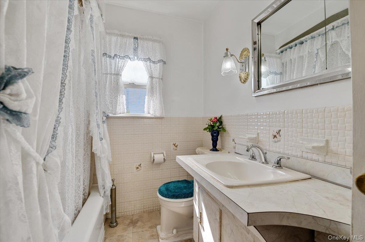 Single Family Mallard  Nassau County, NY 11756, MLS-921587-16