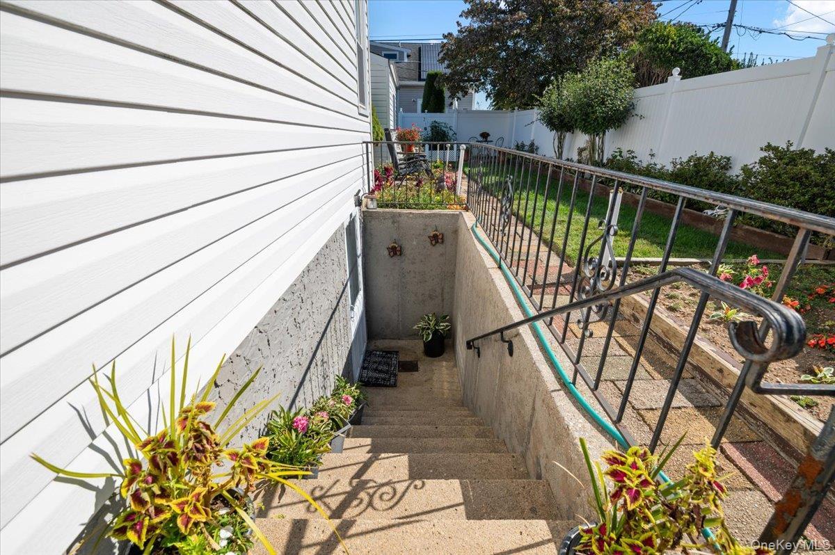 Single Family Mallard  Nassau County, NY 11756, MLS-921587-32