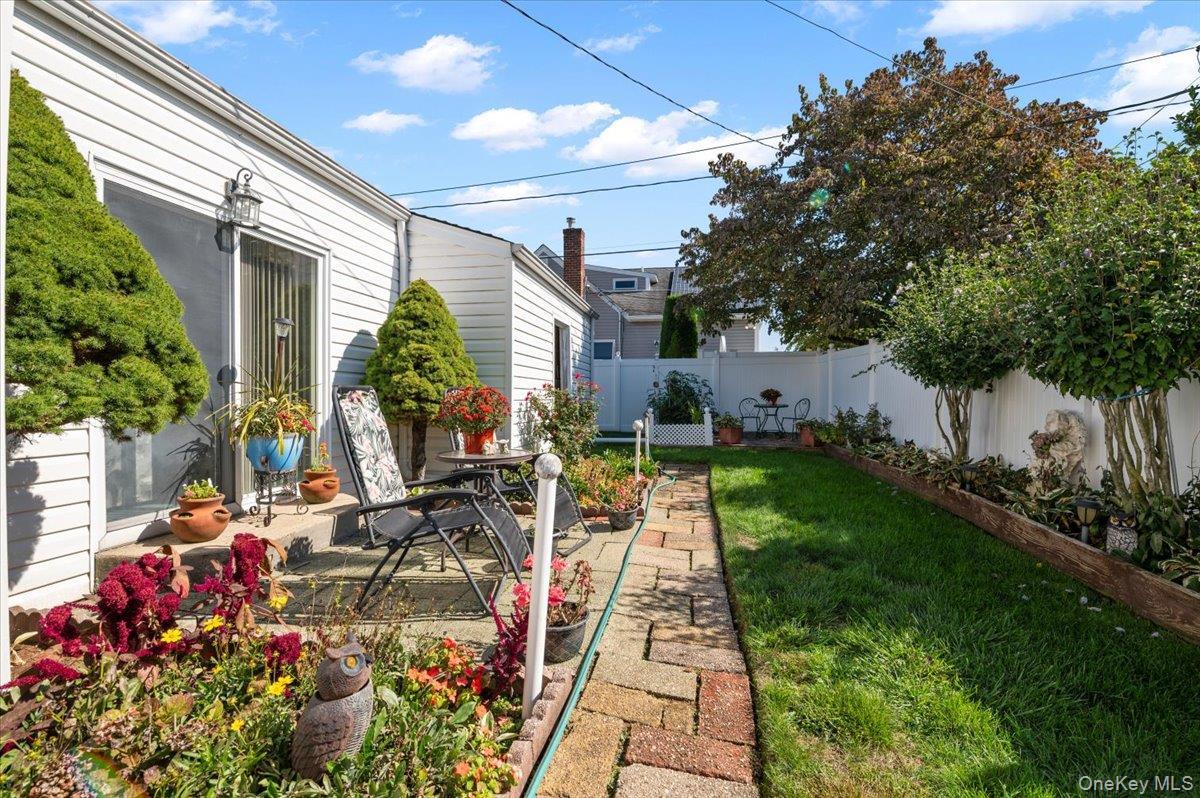 Single Family Mallard  Nassau County, NY 11756, MLS-921587-33