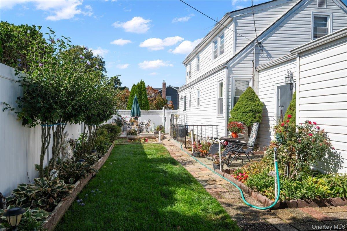 Single Family Mallard  Nassau County, NY 11756, MLS-921587-35