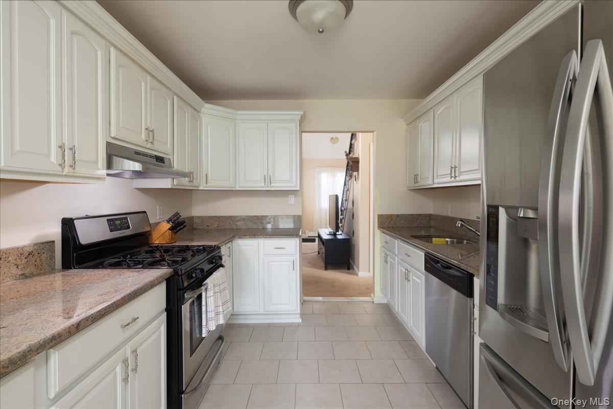 Single Family Parente Nassau County, NY 11558, MLS-921588-11