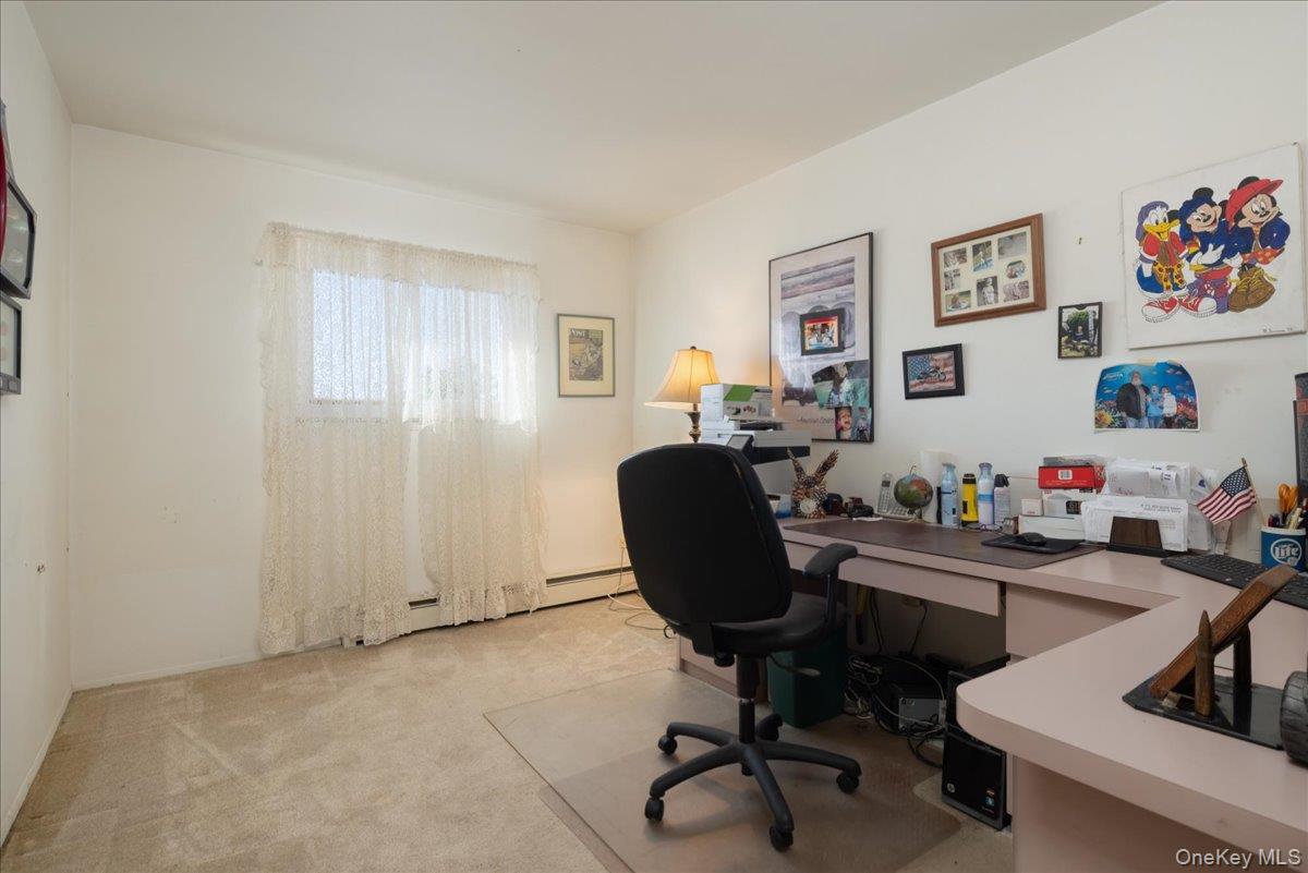 Single Family Parente Nassau County, NY 11558, MLS-921588-21