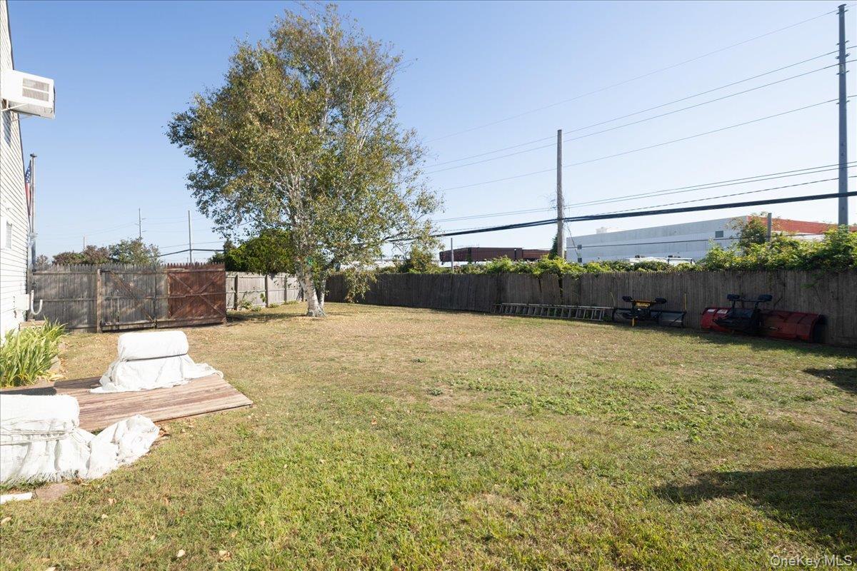 Single Family Parente Nassau County, NY 11558, MLS-921588-25