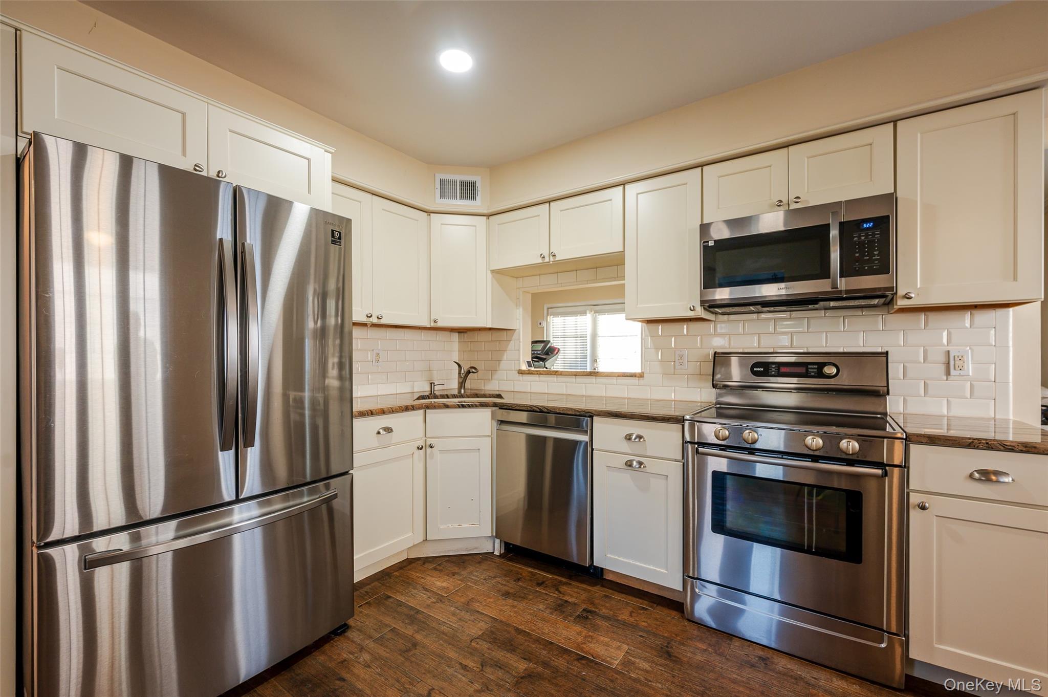 Single Family Jane  Nassau County, NY 11572, MLS-921675-8