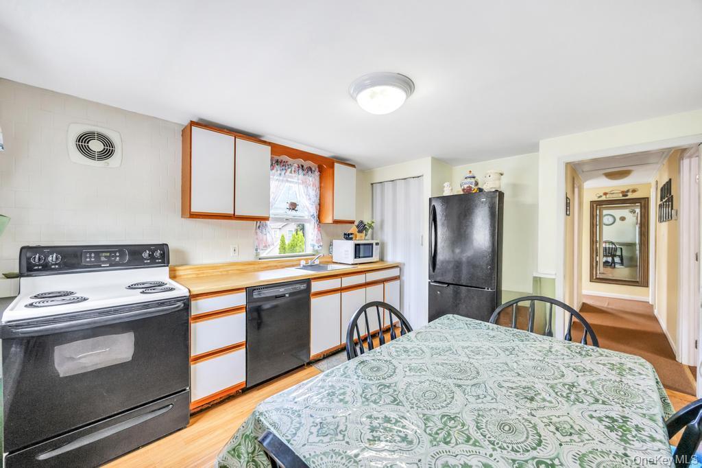 Single Family 12th Suffolk County, NY 11746, MLS-921720-12