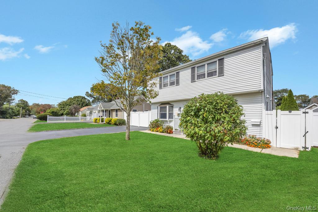 Single Family 12th Suffolk County, NY 11746, MLS-921720-2