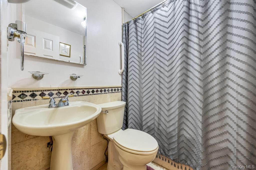 Single Family 12th Suffolk County, NY 11746, MLS-921720-20