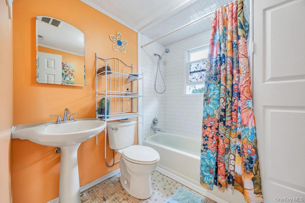 Single Family 12th Suffolk County, NY 11746, MLS-921720-23