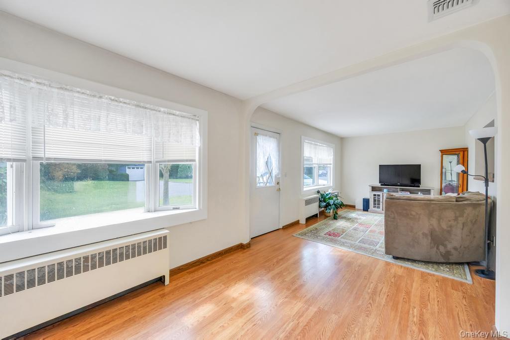 Single Family 12th Suffolk County, NY 11746, MLS-921720-8