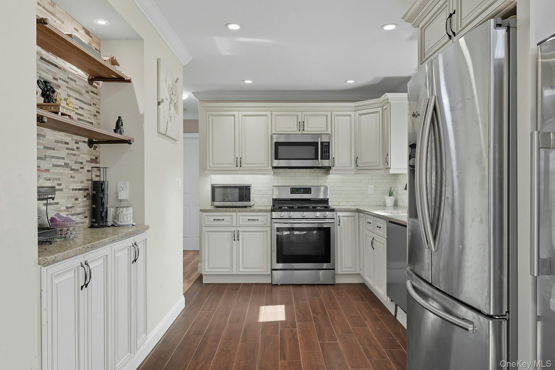 Single Family Linden Nassau County, NY 11793, MLS-921769-16