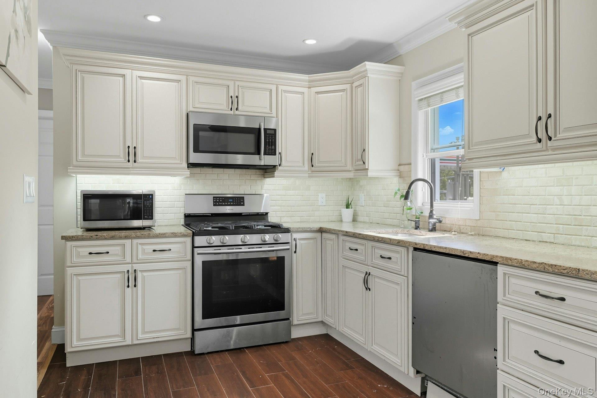 Single Family Linden Nassau County, NY 11793, MLS-921769-17