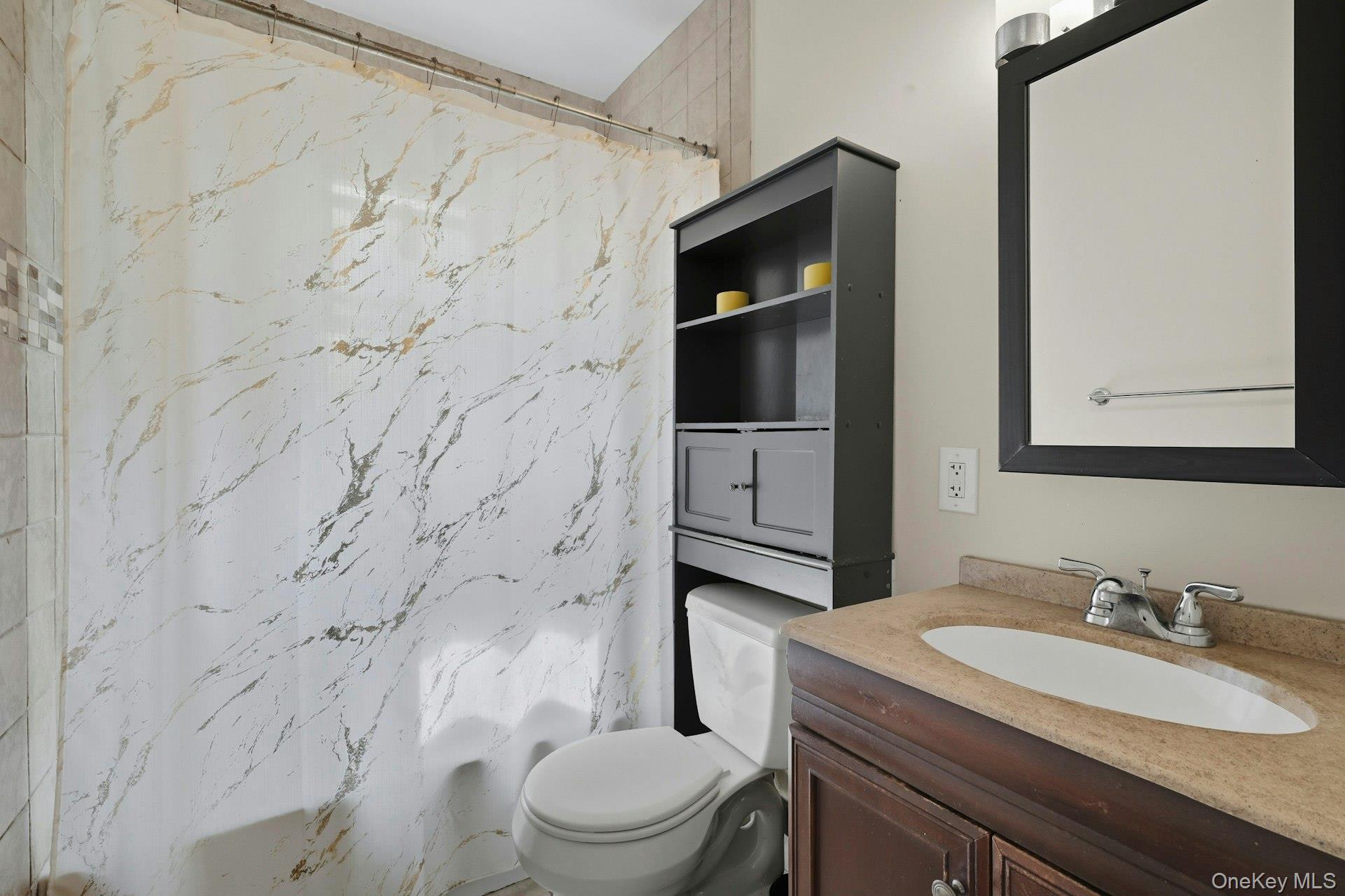 Single Family Linden Nassau County, NY 11793, MLS-921769-22