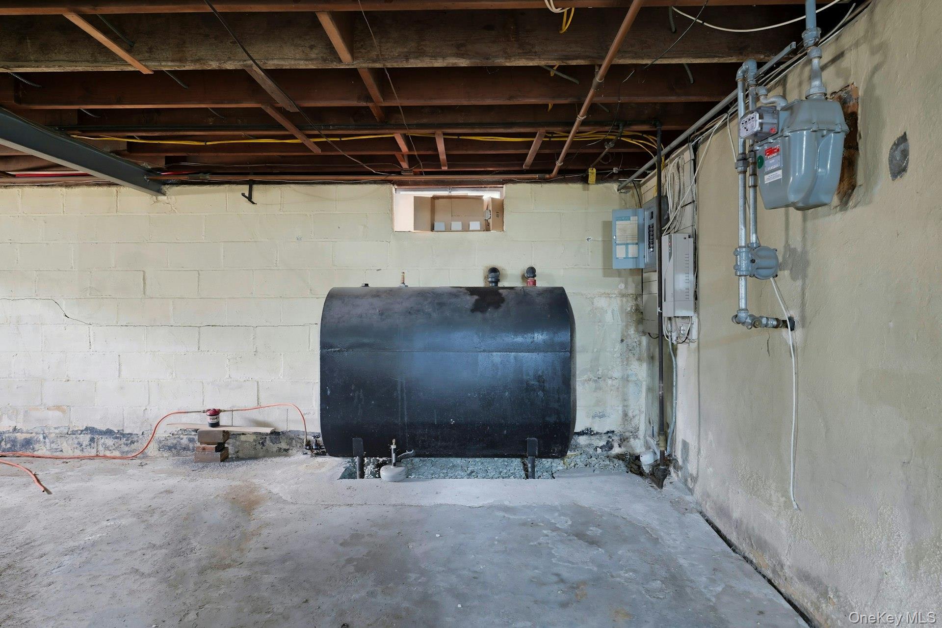 Single Family Linden Nassau County, NY 11793, MLS-921769-28