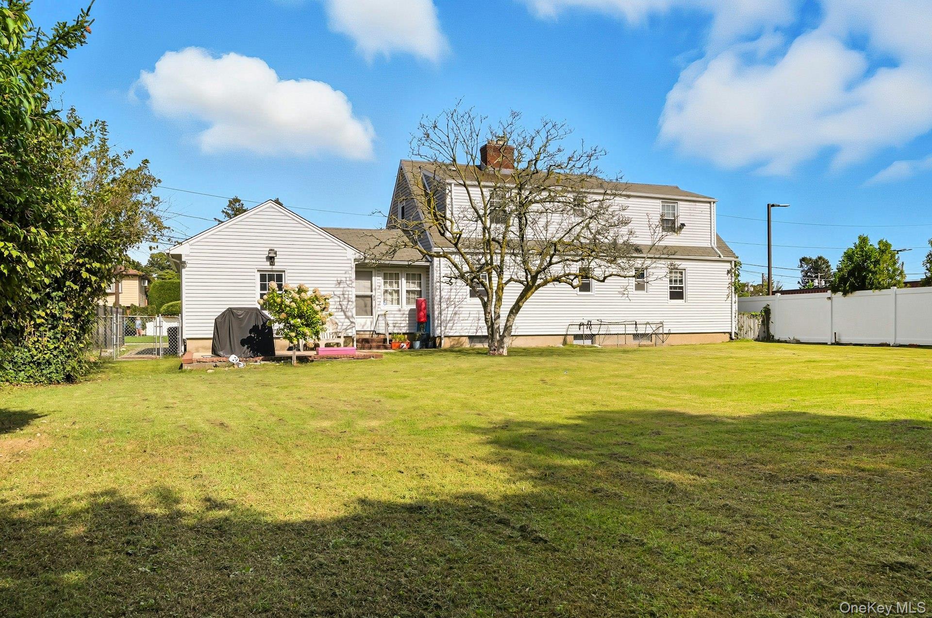 Single Family Linden Nassau County, NY 11793, MLS-921769-31