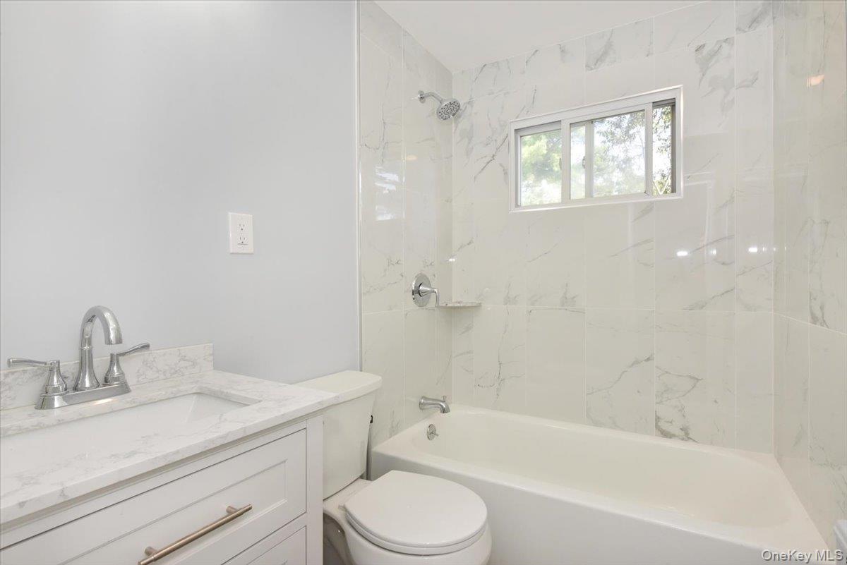 Single Family Block  Nassau County, NY 11762, MLS-921800-24